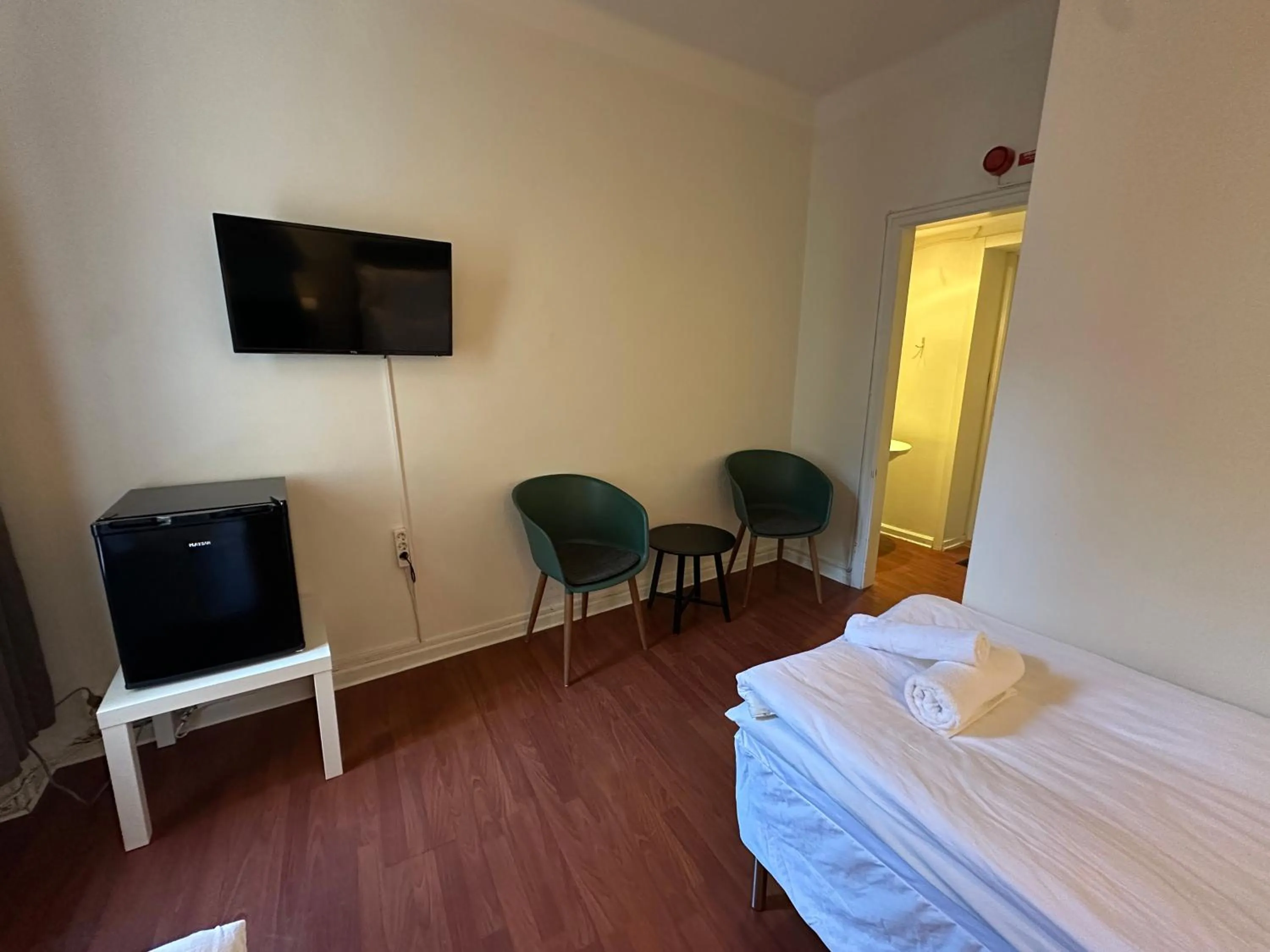 Property building, Bed in Vattengrändens Vandrarhem & Hotel