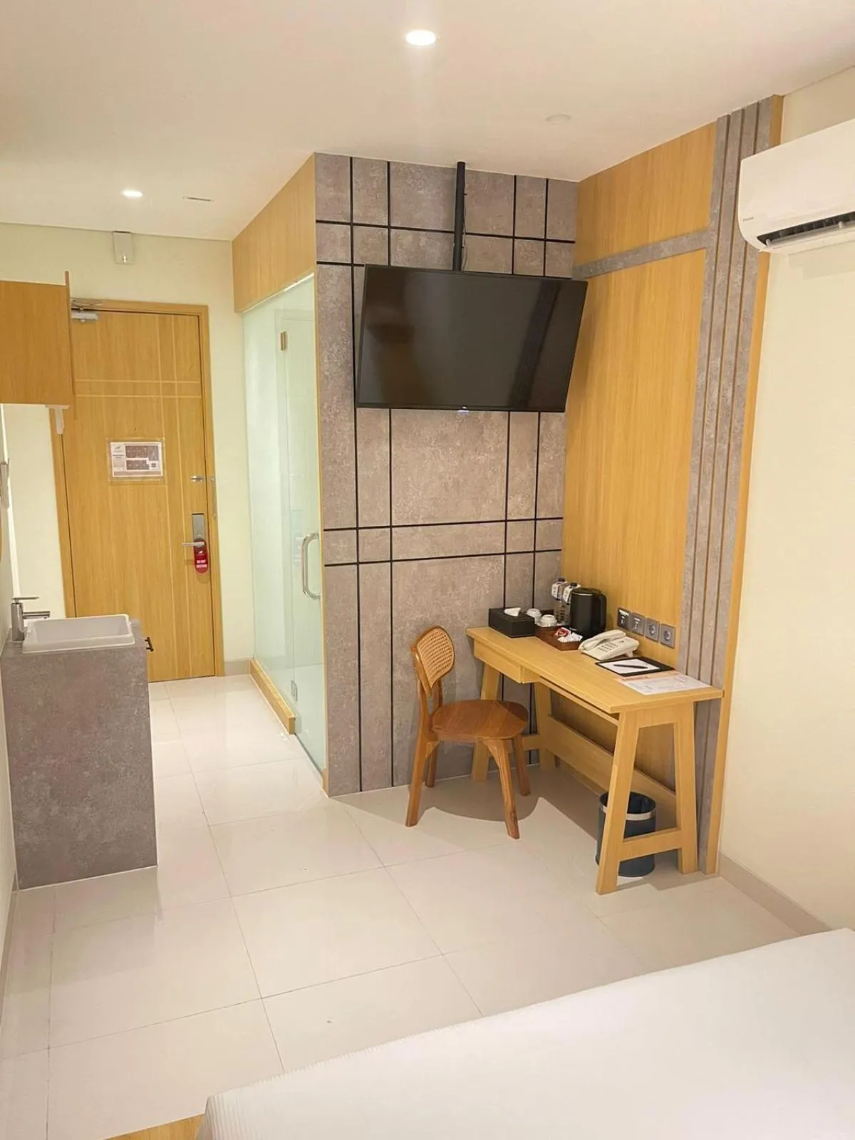 air conditioner in The Risman Hotel At Jakarta Airport CBC