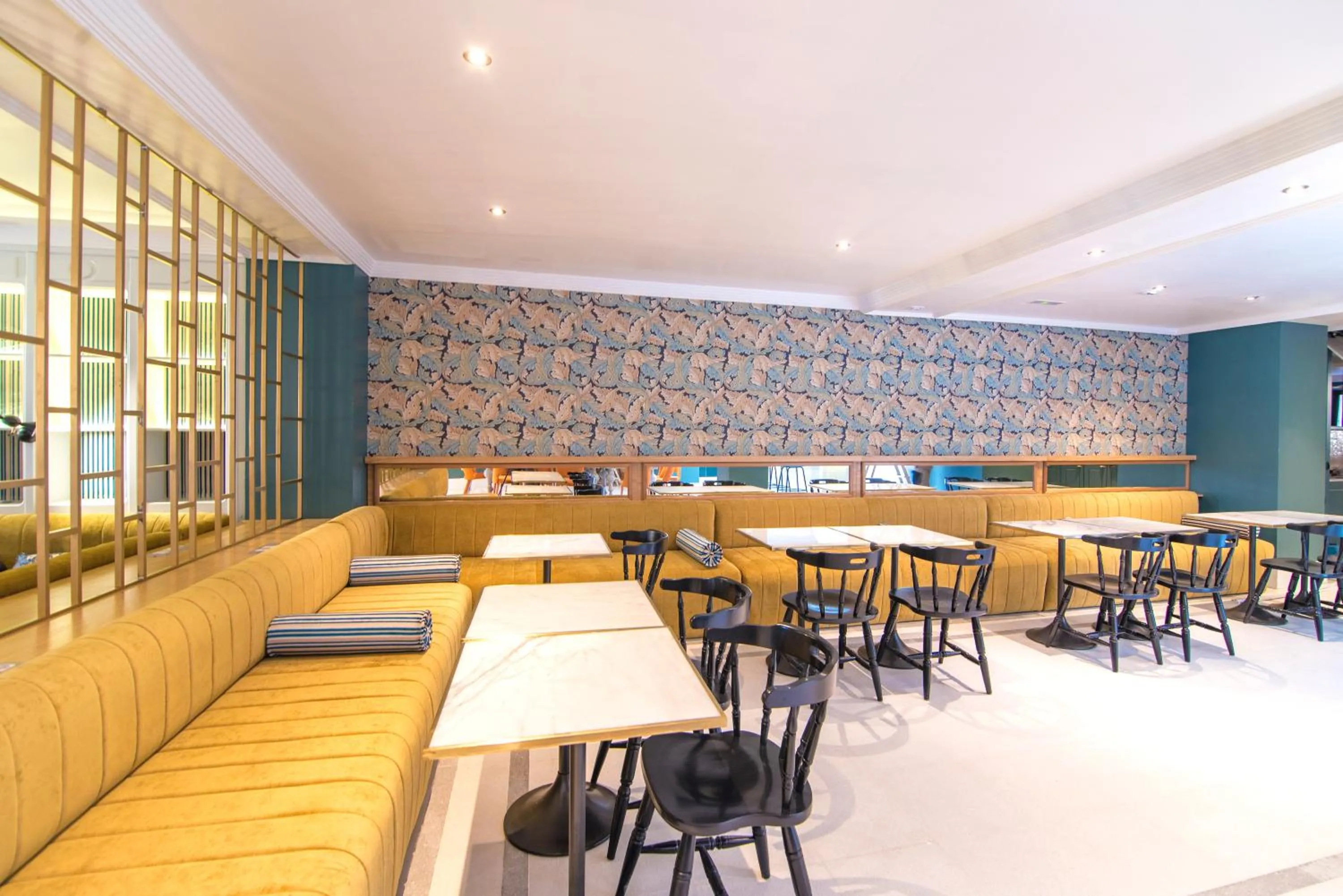 Restaurant/places to eat in Petit Palace Puerta de Triana