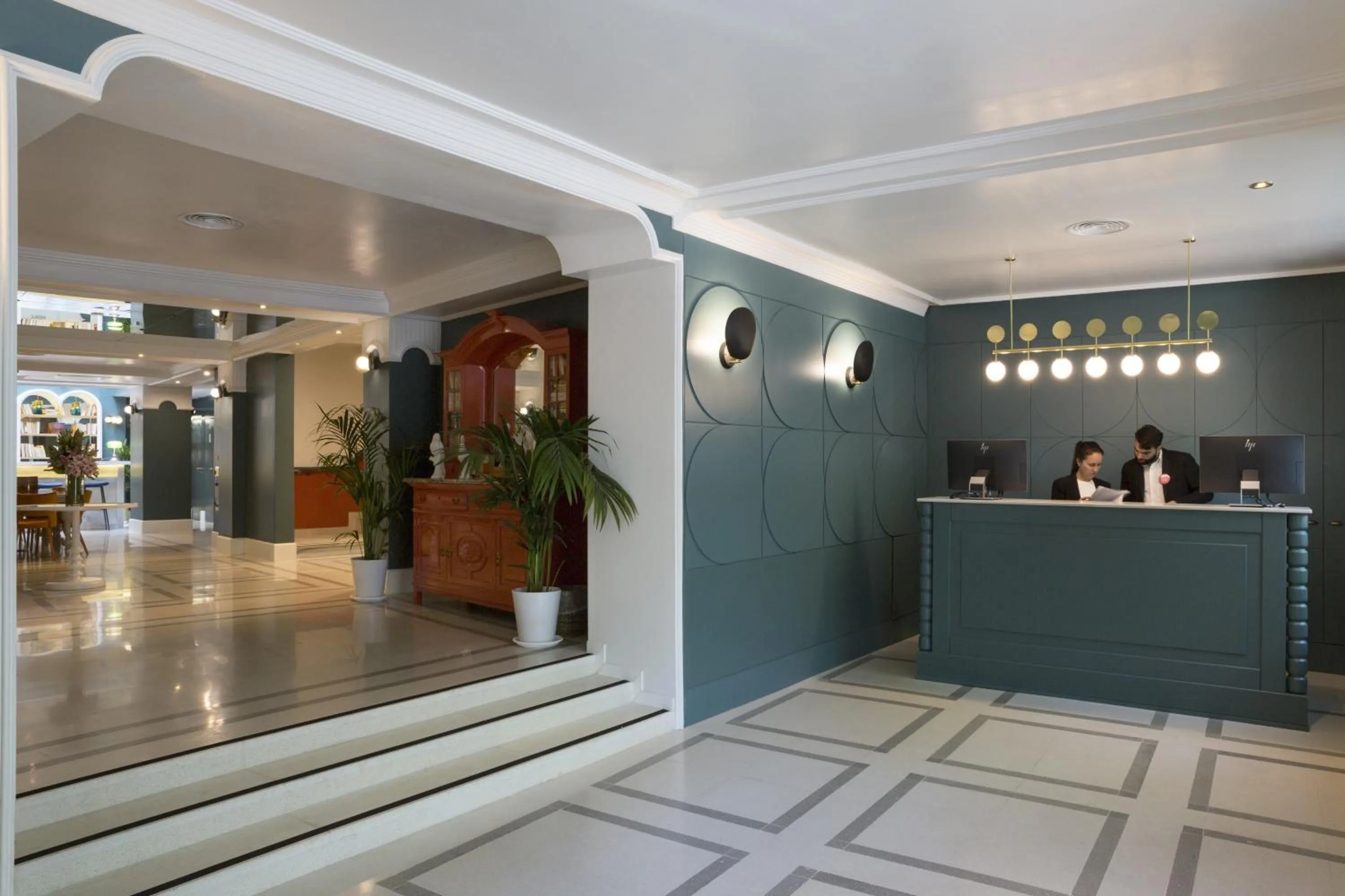 Staff in Petit Palace Puerta de Triana