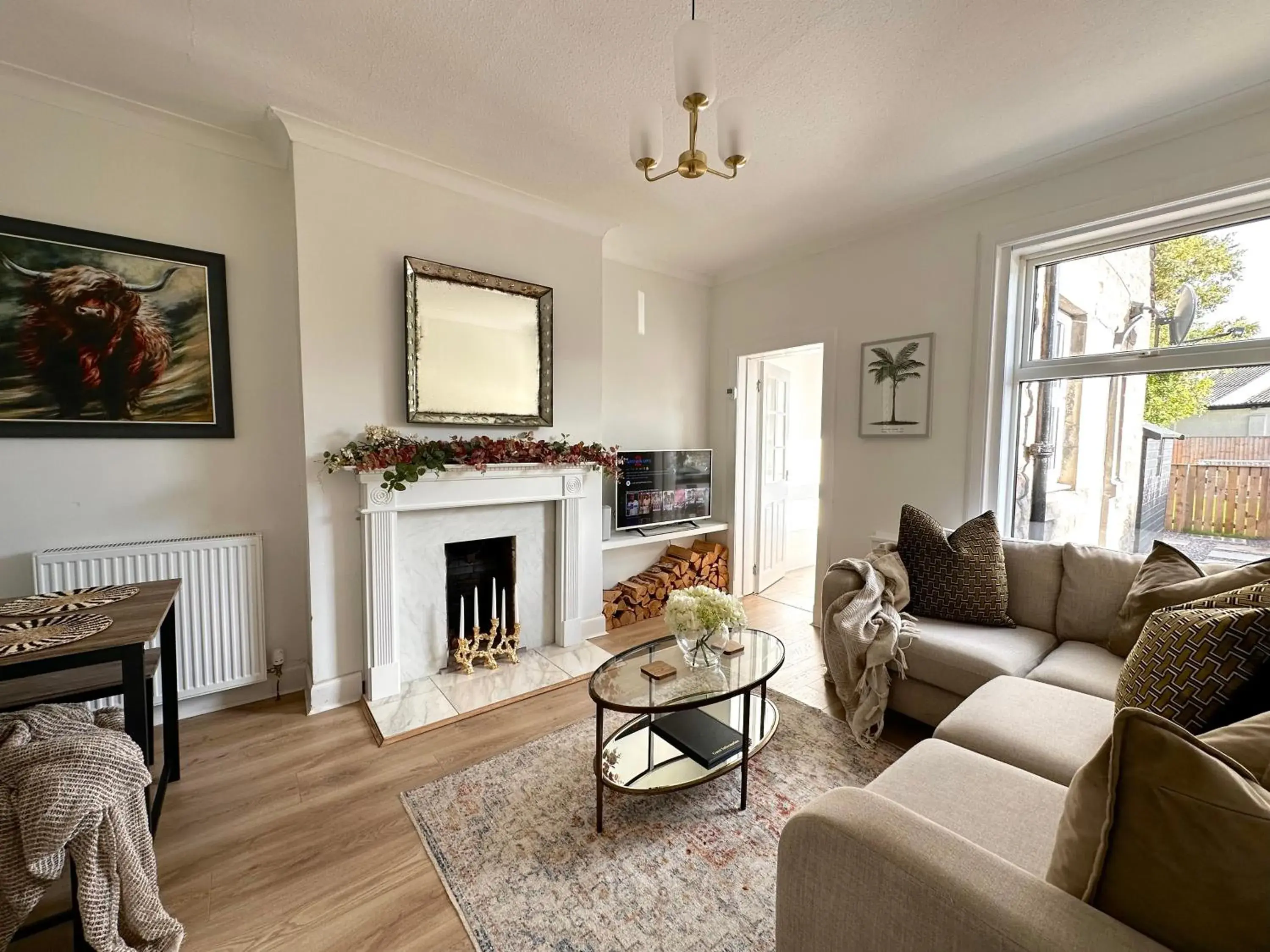 Three-Bedroom Apartment in Stylish 3 Bedroom City Retreat Three-Bedroom Apartment in Stylish 3 Bedroom City Retreat
