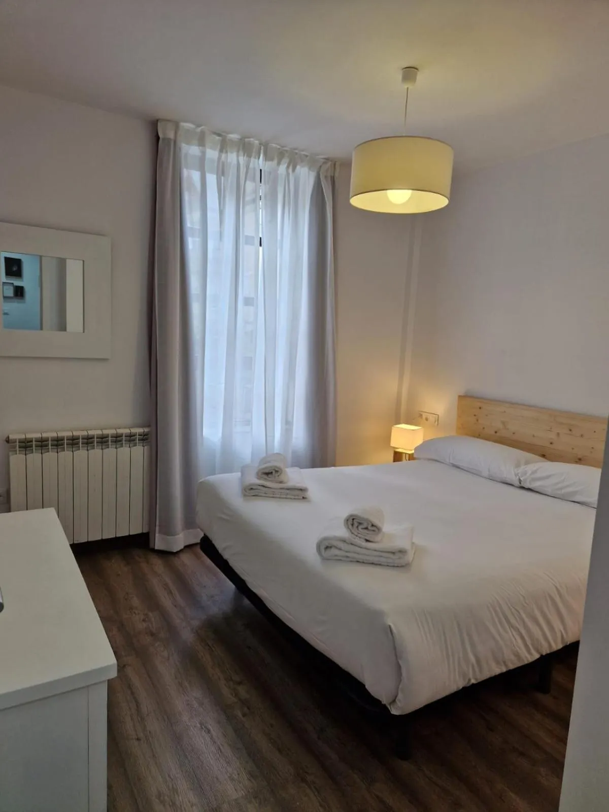 Bedroom, Bed in Eth Palai