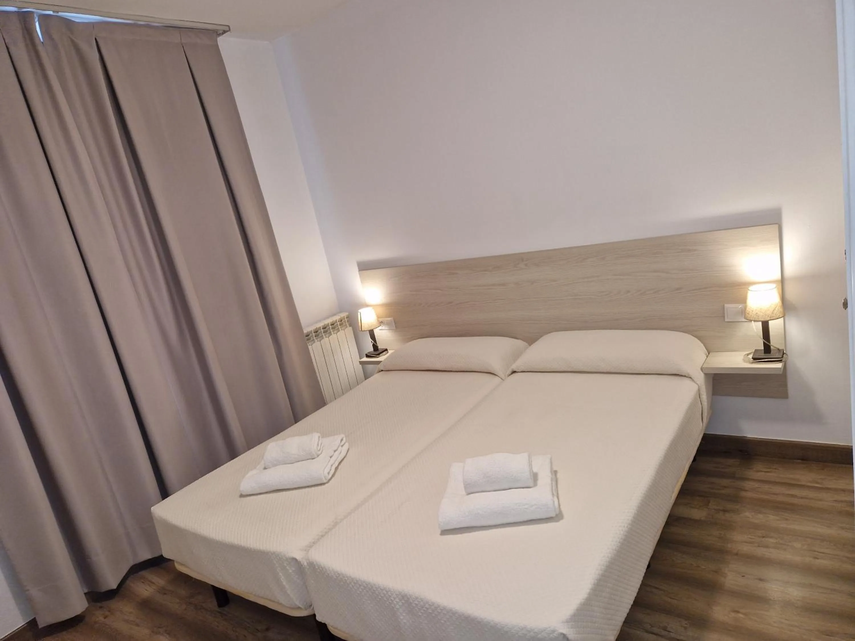 Bedroom, Bed in Eth Palai