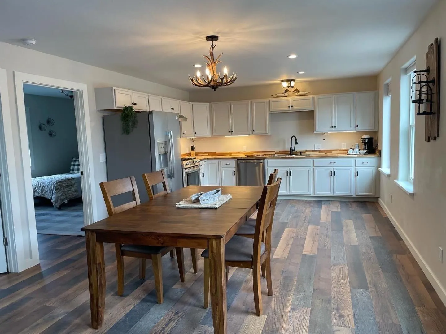 Alaska Lake + Lodge at Longmere