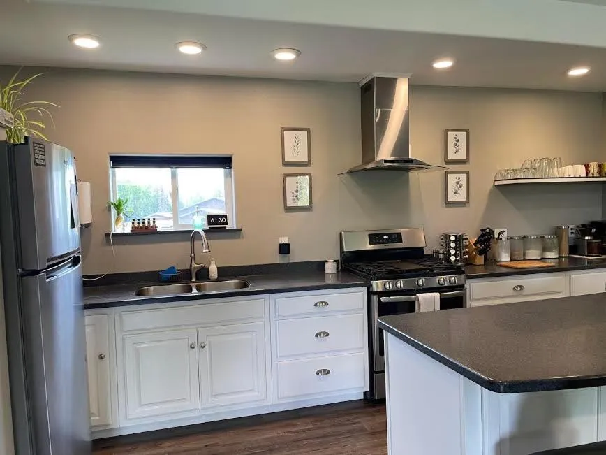 Alaska Lake + Lodge at Longmere