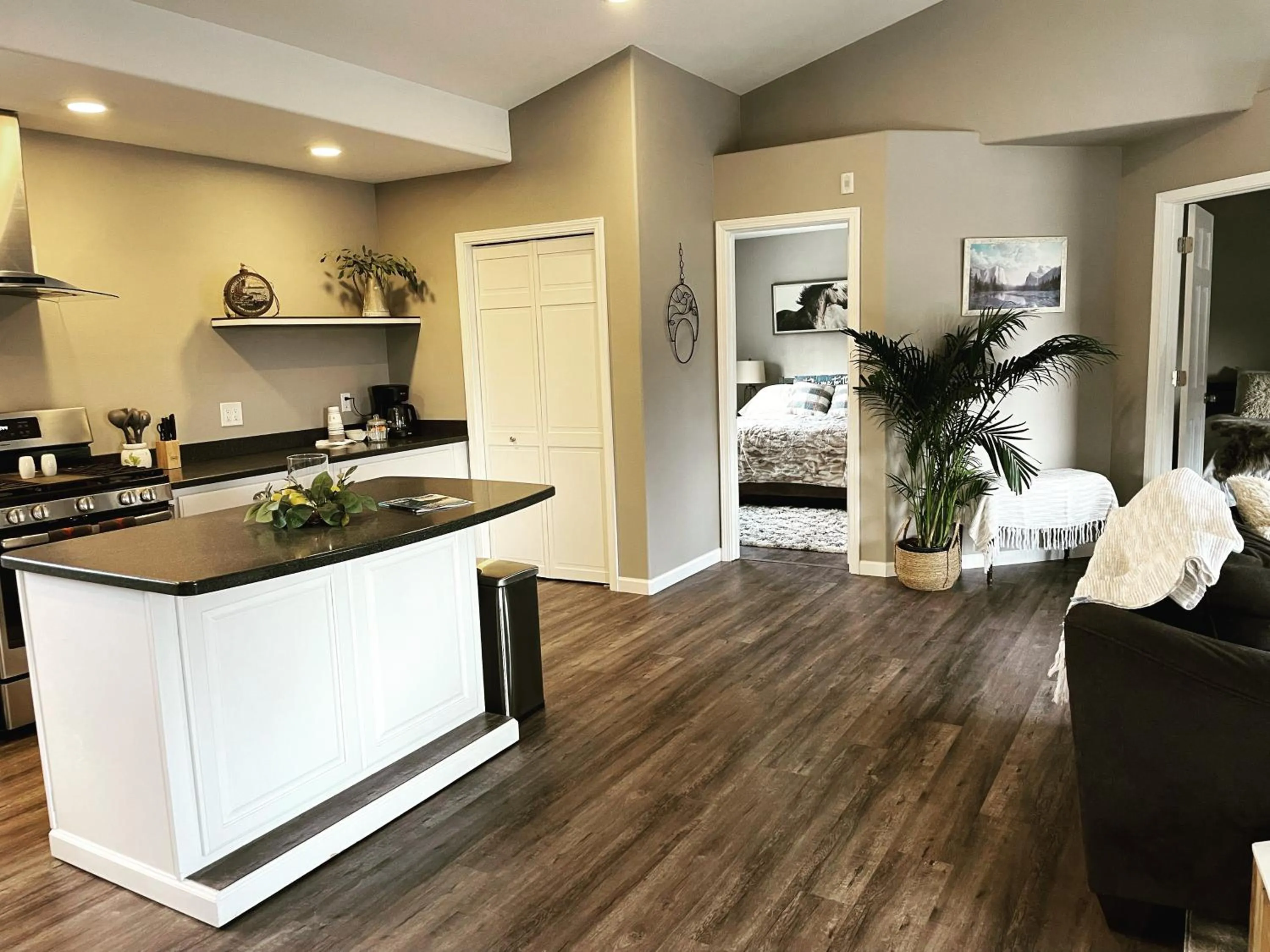 Bed in Alaska Lake + Lodge at Longmere