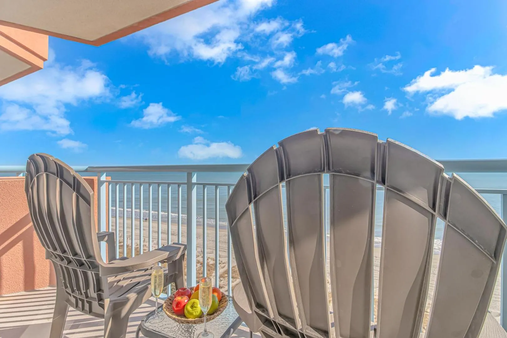 Immaculate! Beautifully Renovated Oceanfront 1 Bedroom Suite - Sleeps 6! - Roxanne Towers Unit 804