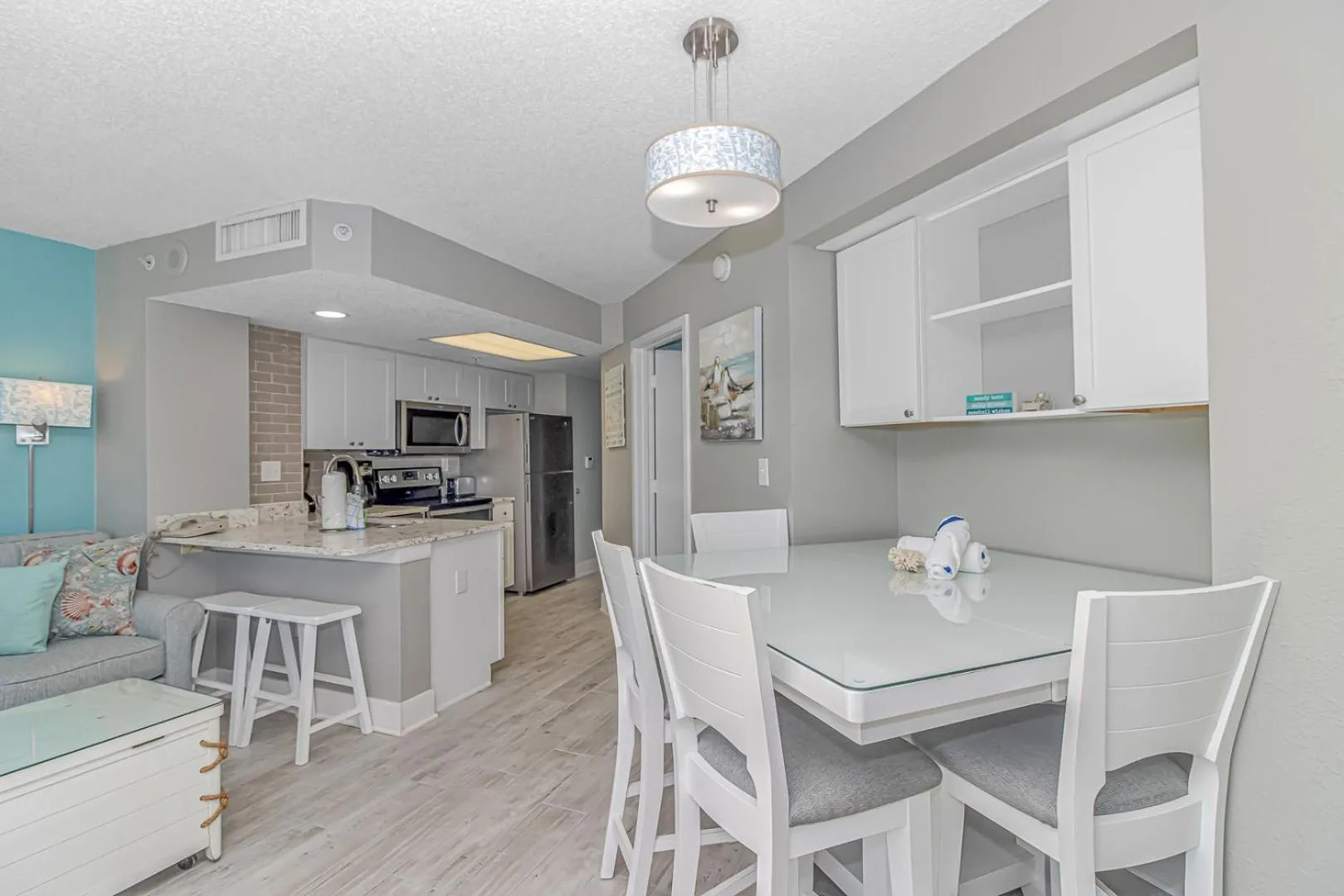 Immaculate! Beautifully Renovated Oceanfront 1 Bedroom Suite - Sleeps 6! - Roxanne Towers Unit 804