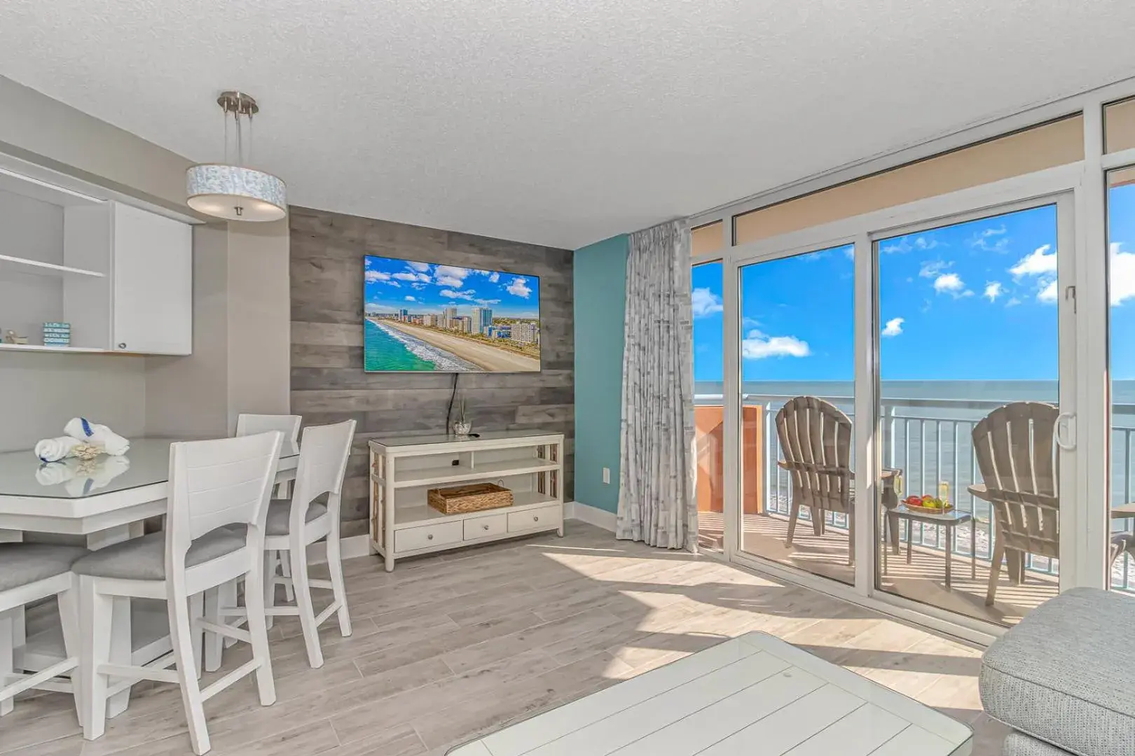 Vacation Home in Immaculate! Beautifully Renovated Oceanfront 1 Bedroom Suite - Sleeps 6! - Roxanne Towers Unit 804 Vacation Home in Immaculate! Beautifully Renovated Oceanfront 1 Bedroom Suite - Sleeps 6! - Roxanne Towers Unit 804