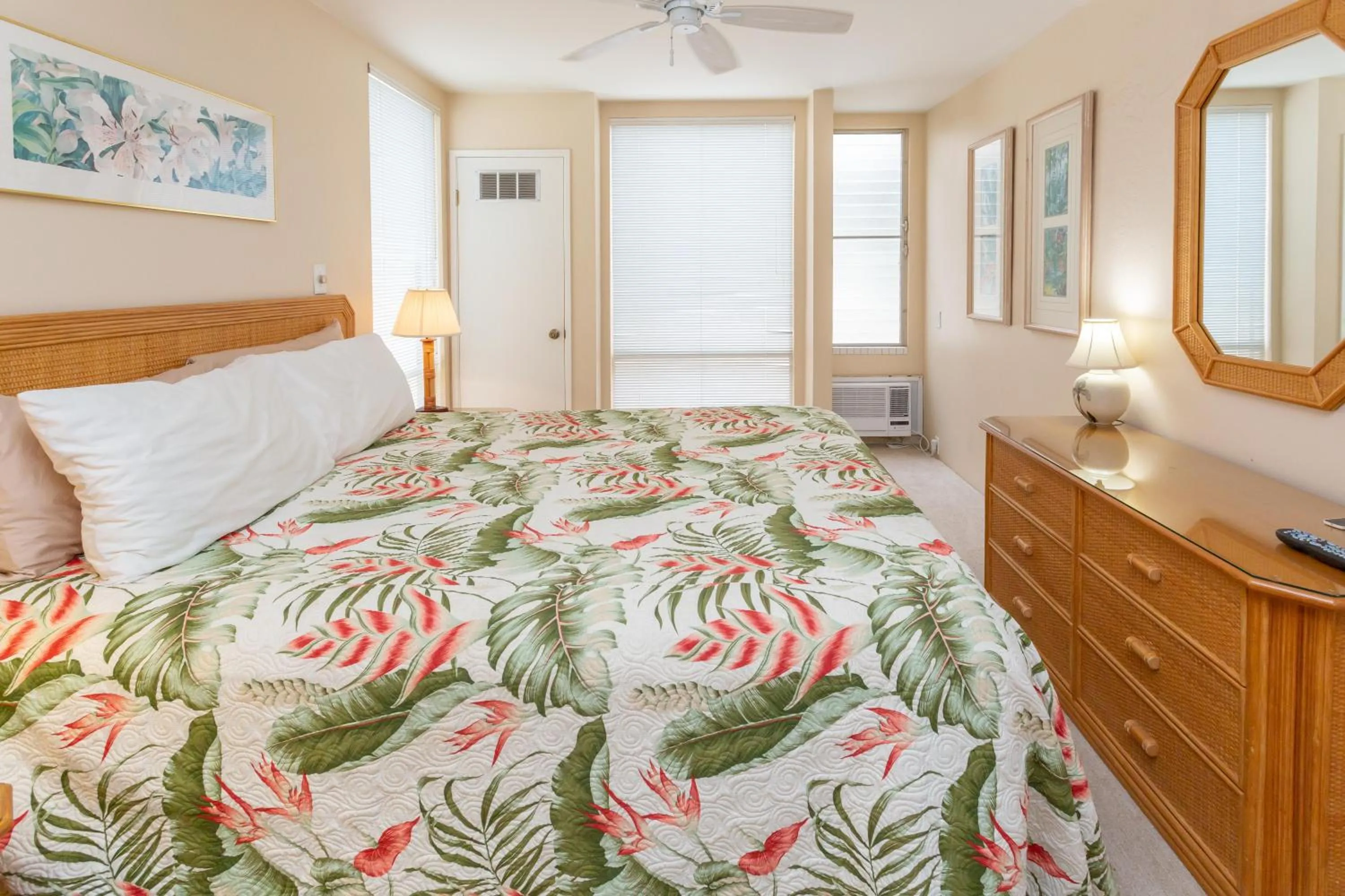 Bed in Hale Kamaole 213