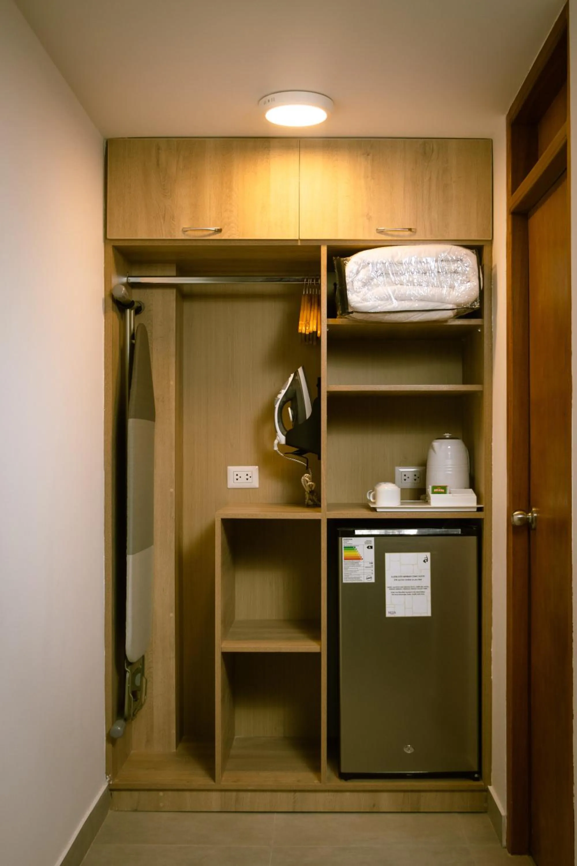 wardrobe in Baños del Inca Premium Hotel