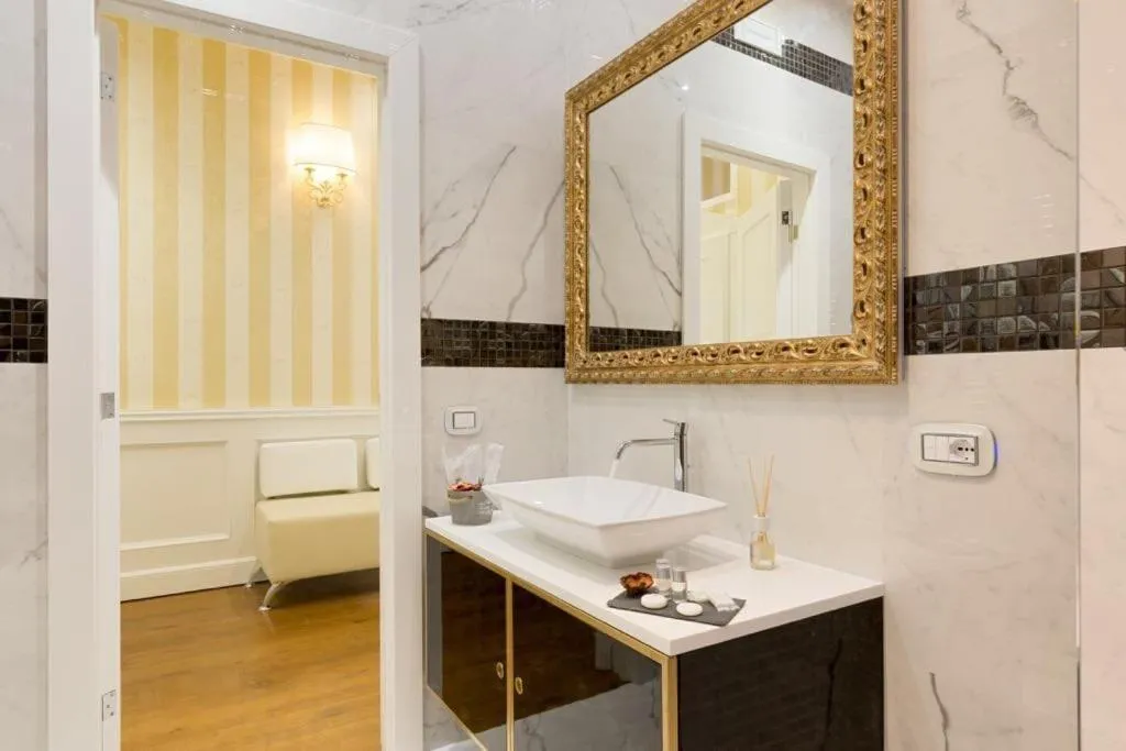 Toilet in Piazza Venezia Luxury Suite