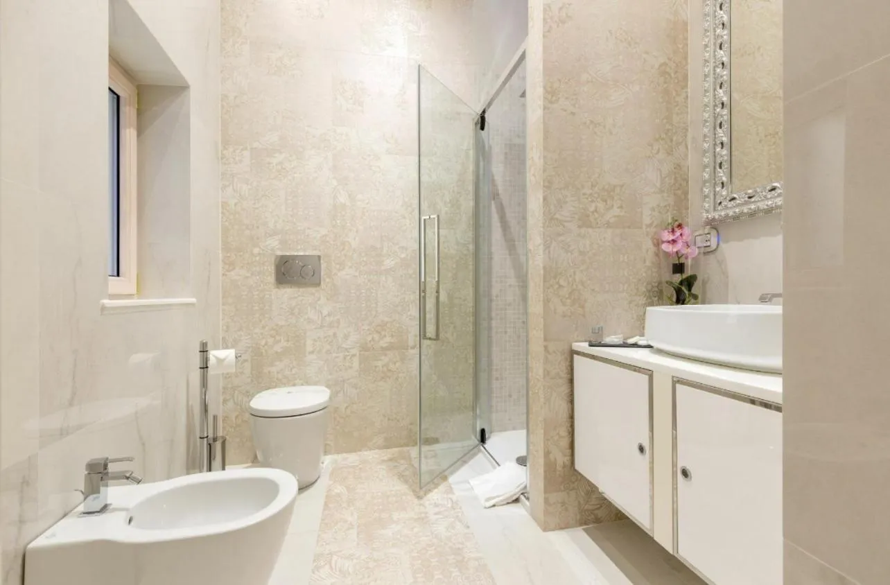 Shower in Piazza Venezia Luxury Suite