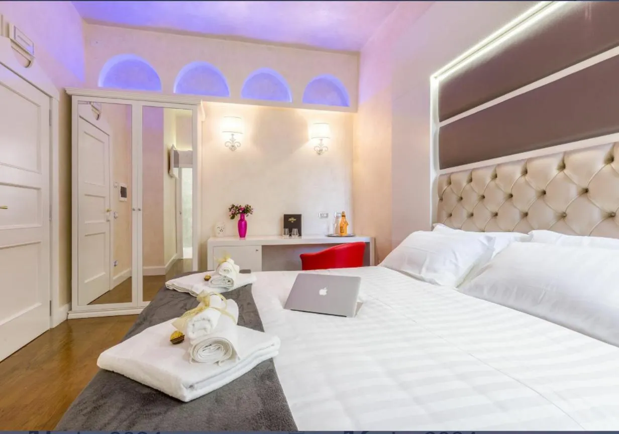 Photo of the whole room, Bed in Piazza Venezia Luxury Suite