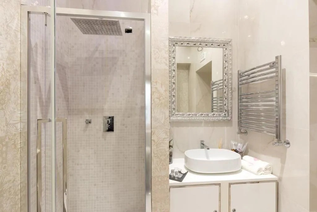 Shower in Piazza Venezia Luxury Suite