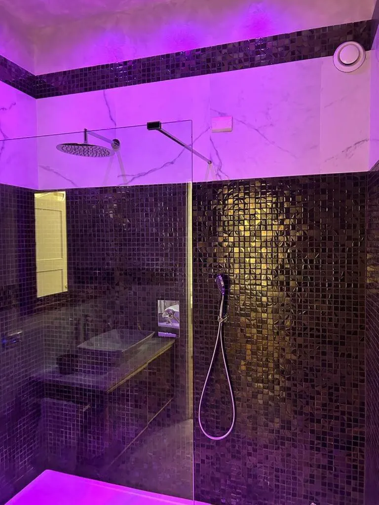 Shower in Piazza Venezia Luxury Suite