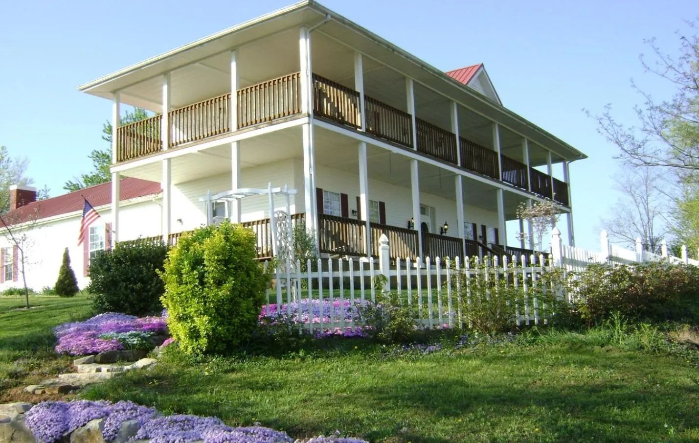 Property building in Rocky Hill Inn