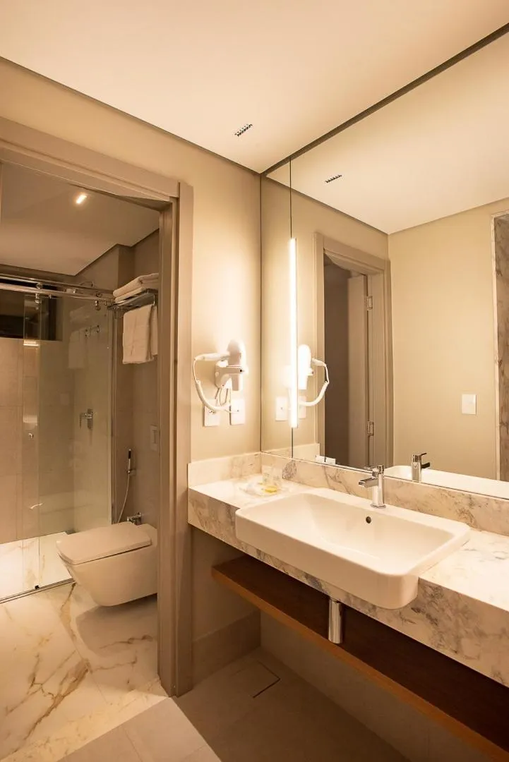 Shower in Amazon Aeroporto Hotel