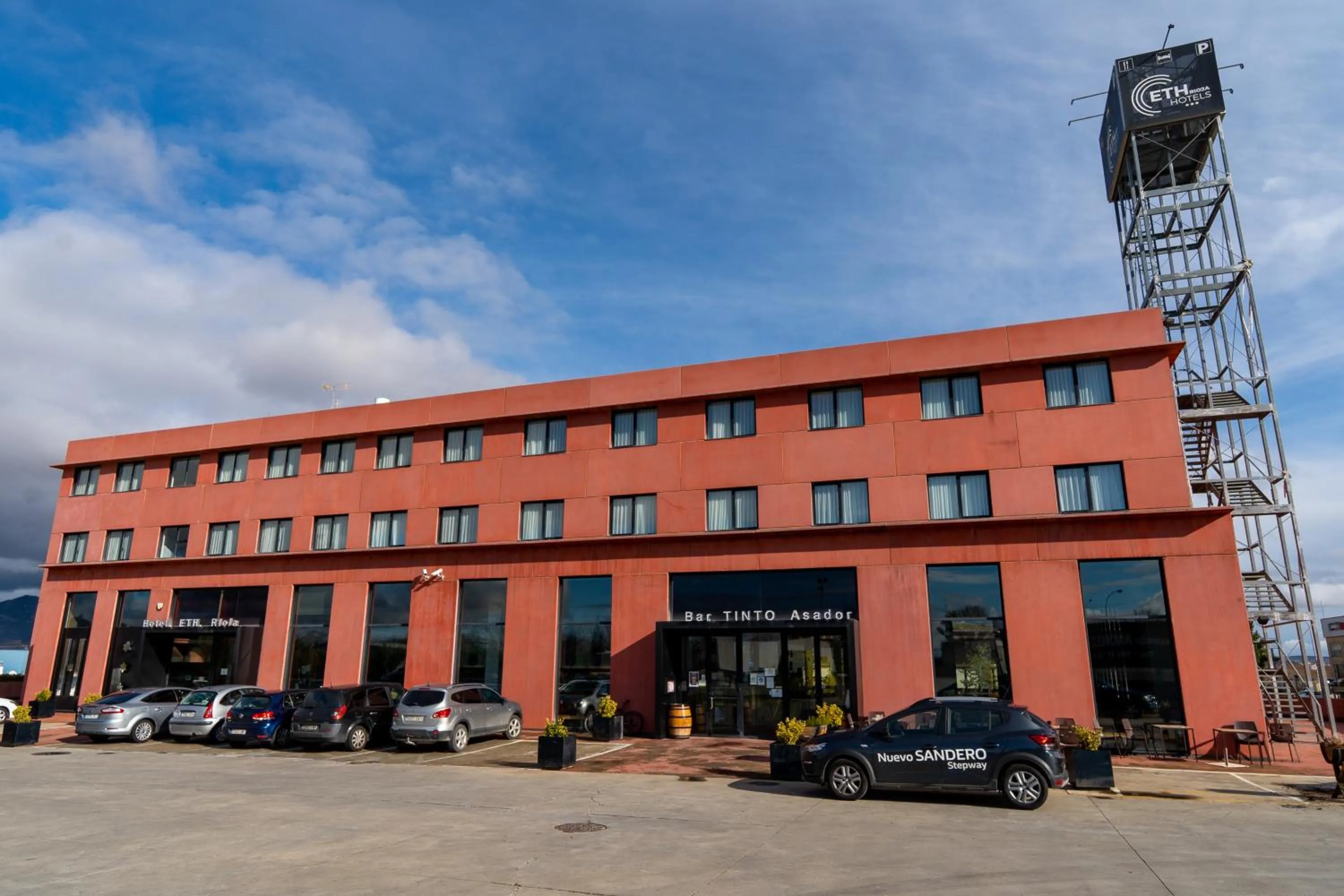 Facade/entrance in ETH Rioja