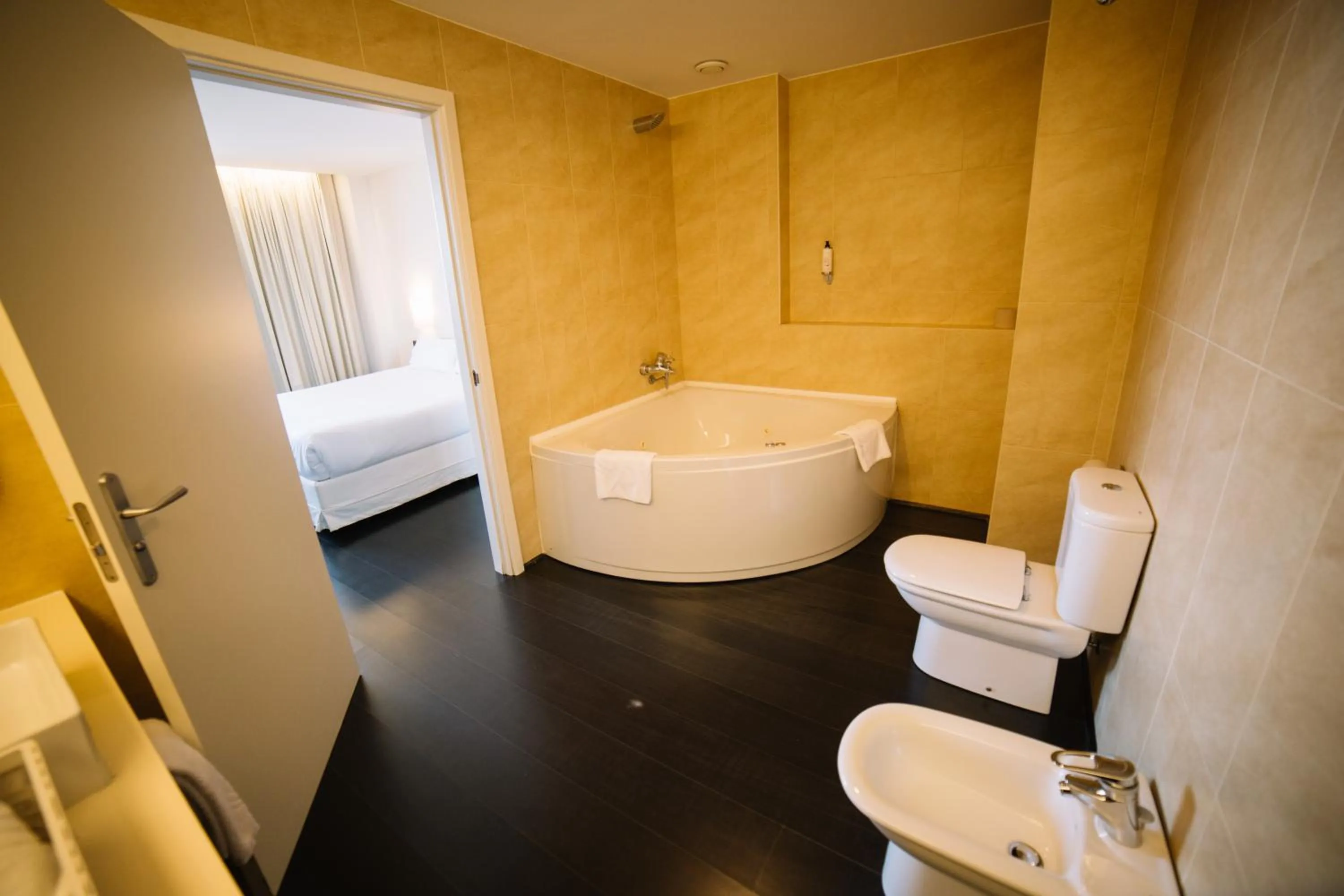 Bathroom in ETH Rioja