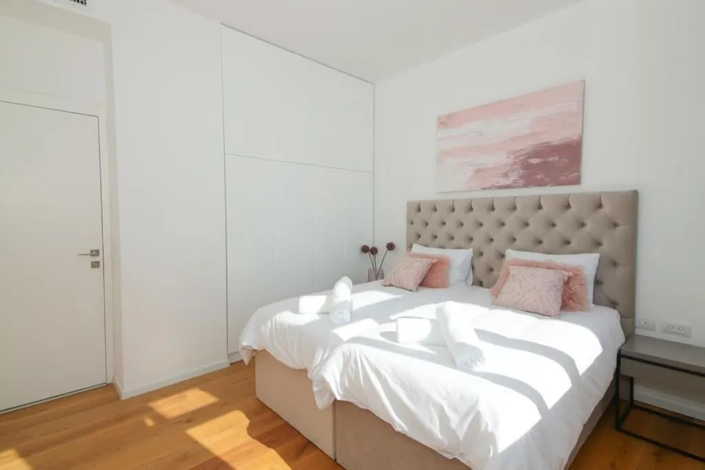 Bed in The Penthouse Of Haneviim court