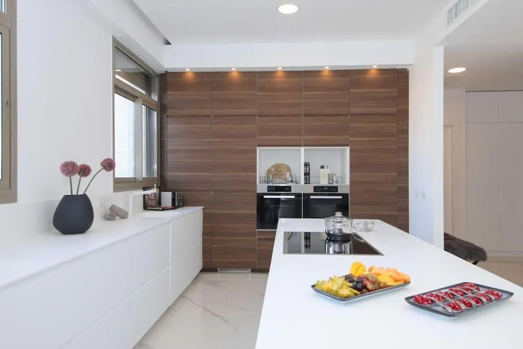 The Penthouse Of Haneviim court