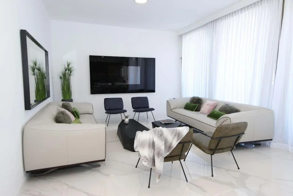 The Penthouse Of Haneviim court