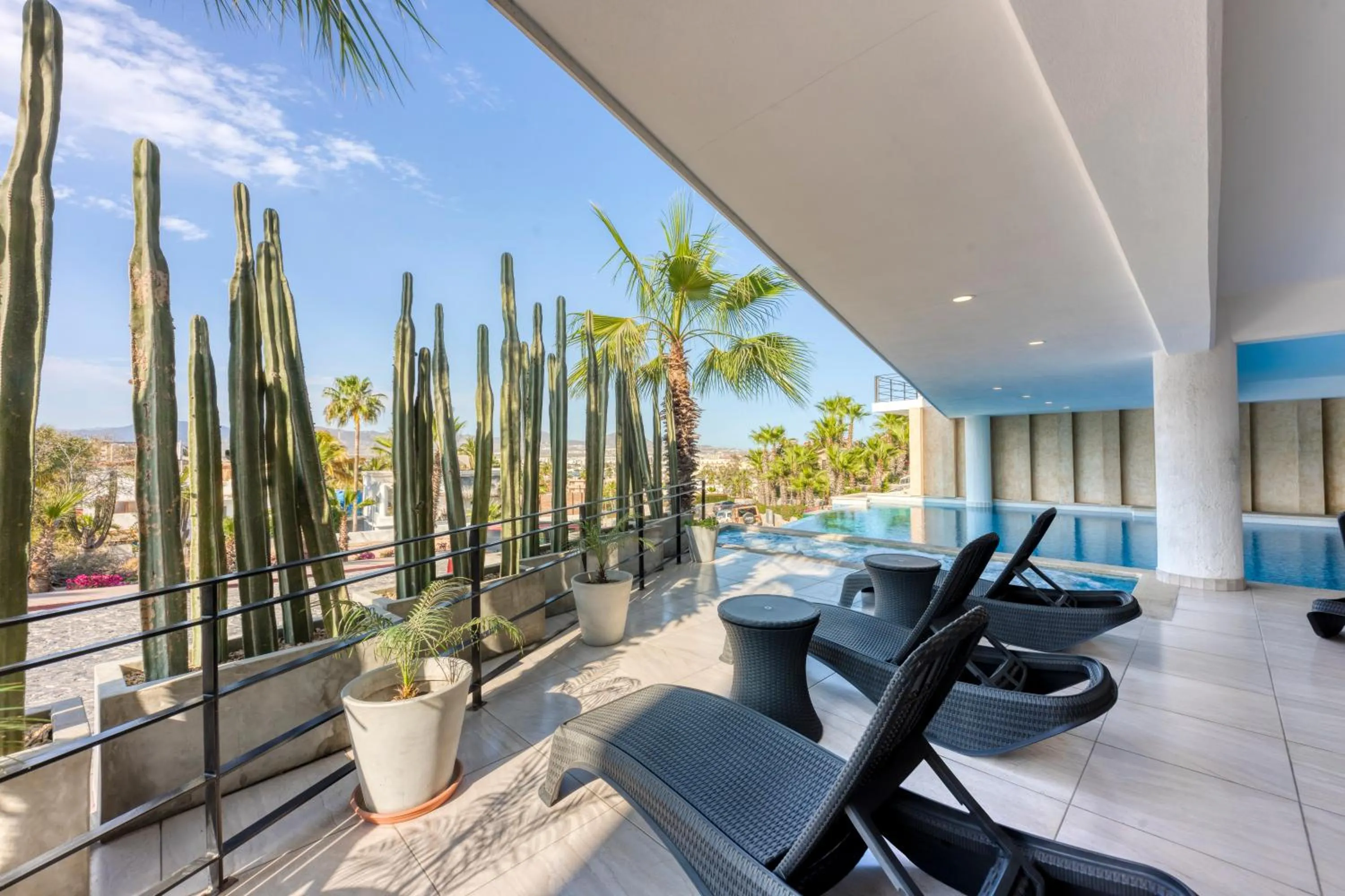 Swimming pool in Pedregal Towers