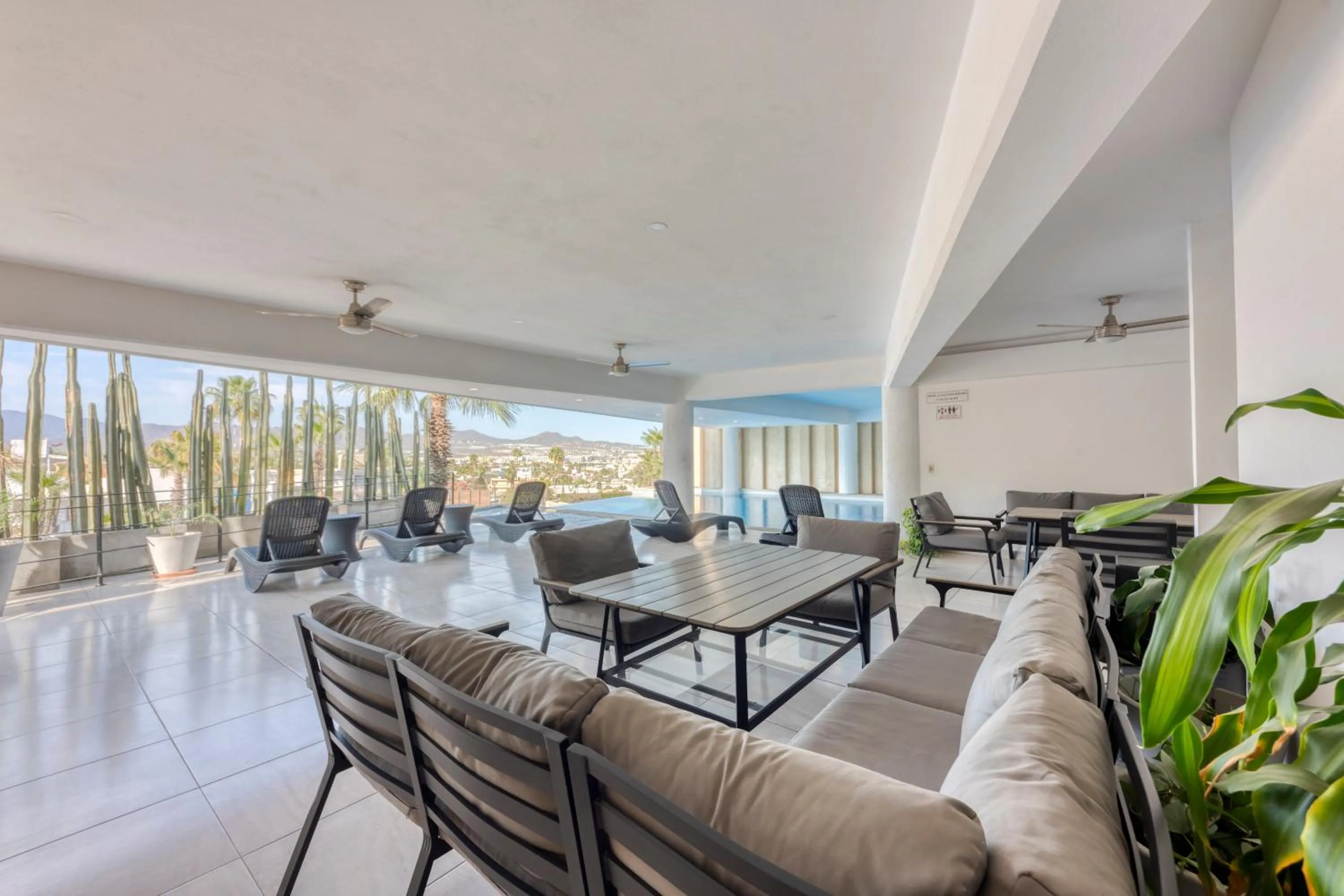 Swimming pool in Pedregal Towers