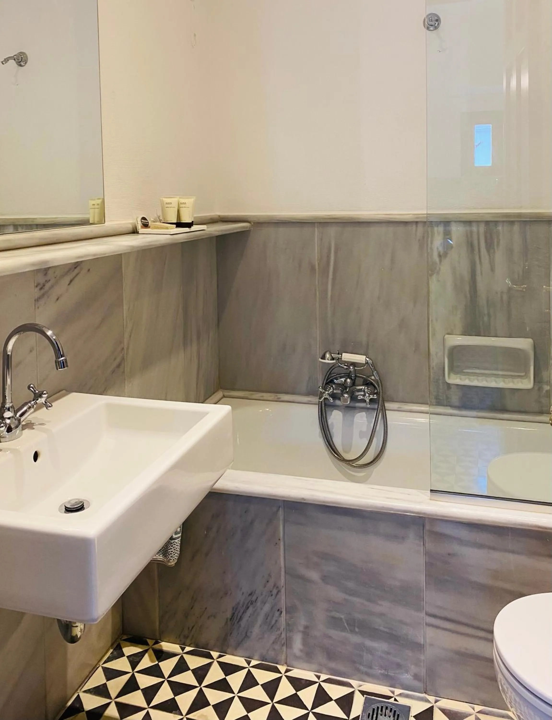 Bathroom in Palazzo Arhontiko Apartments