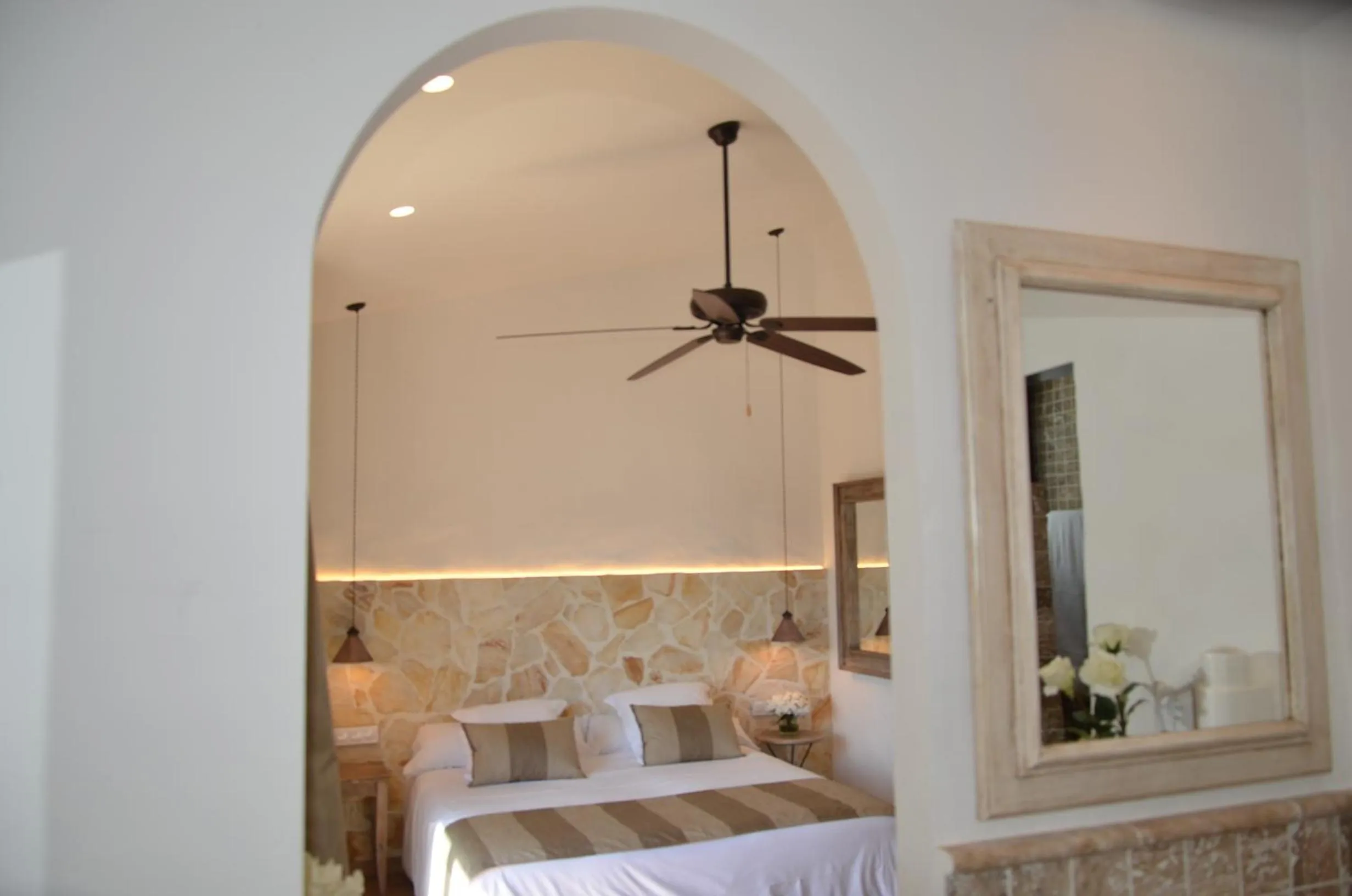 Decorative detail, Bed in Hotel Galena Mas Comangau