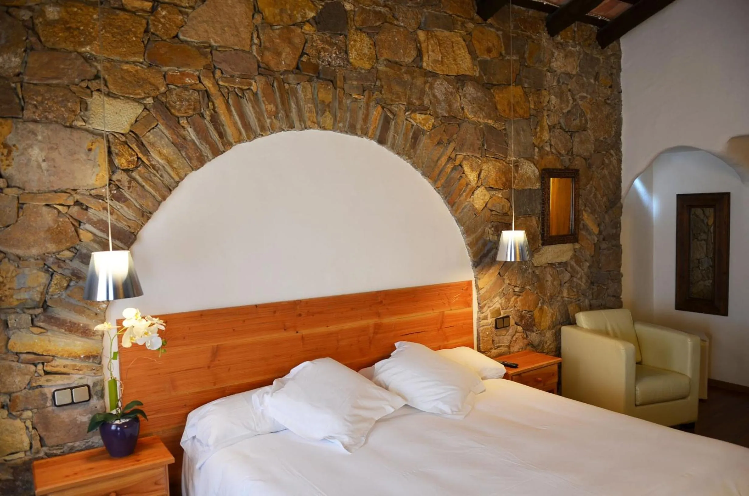 Photo of the whole room, Bed in Hotel Galena Mas Comangau