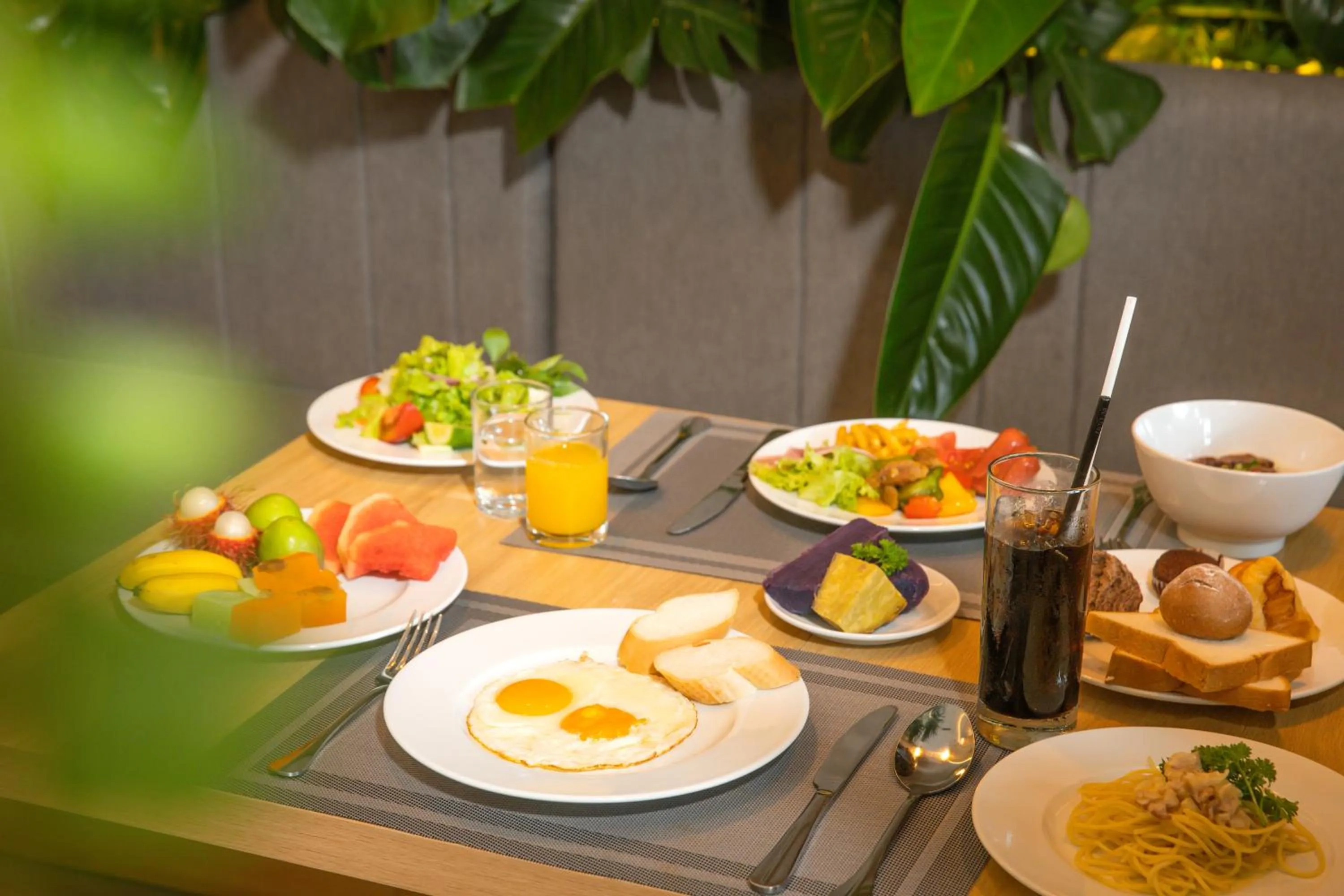 Restaurant/places to eat in Estrella Boutique Hotel