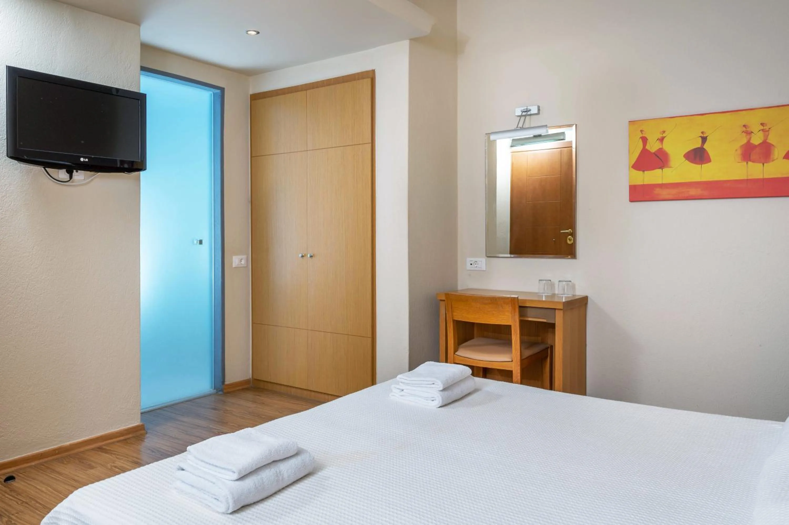 TV and multimedia, Bed in Kitro Beach Hotel - Adults Only