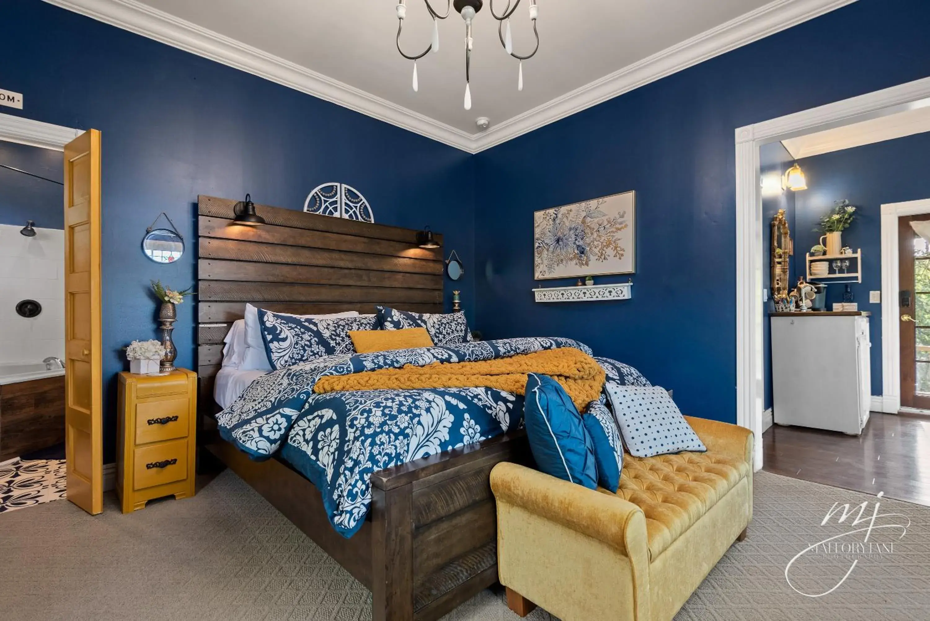 King Room with Balcony in The 1883 Peabody House Bed & Breakfast King Room with Balcony in The 1883 Peabody House Bed & Breakfast