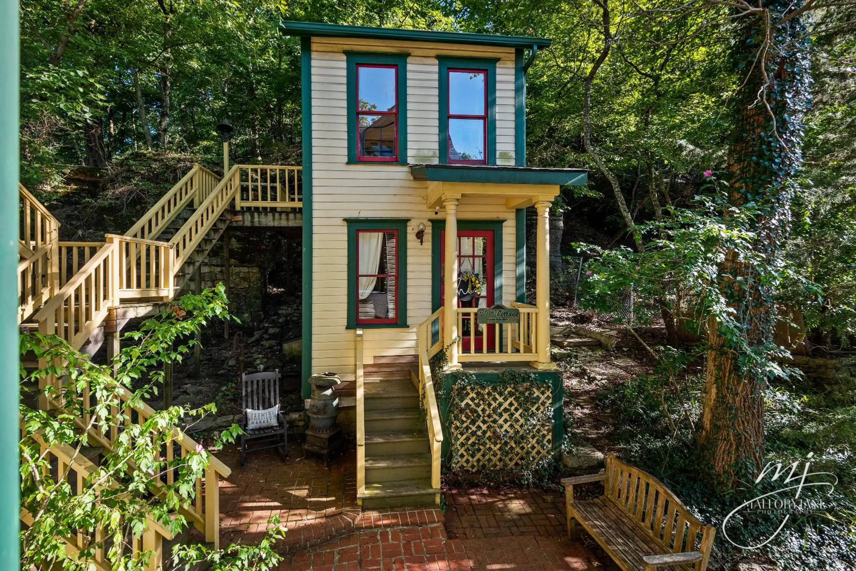 Superior King Room in The 1883 Peabody House Bed & Breakfast Superior King Room in The 1883 Peabody House Bed & Breakfast
