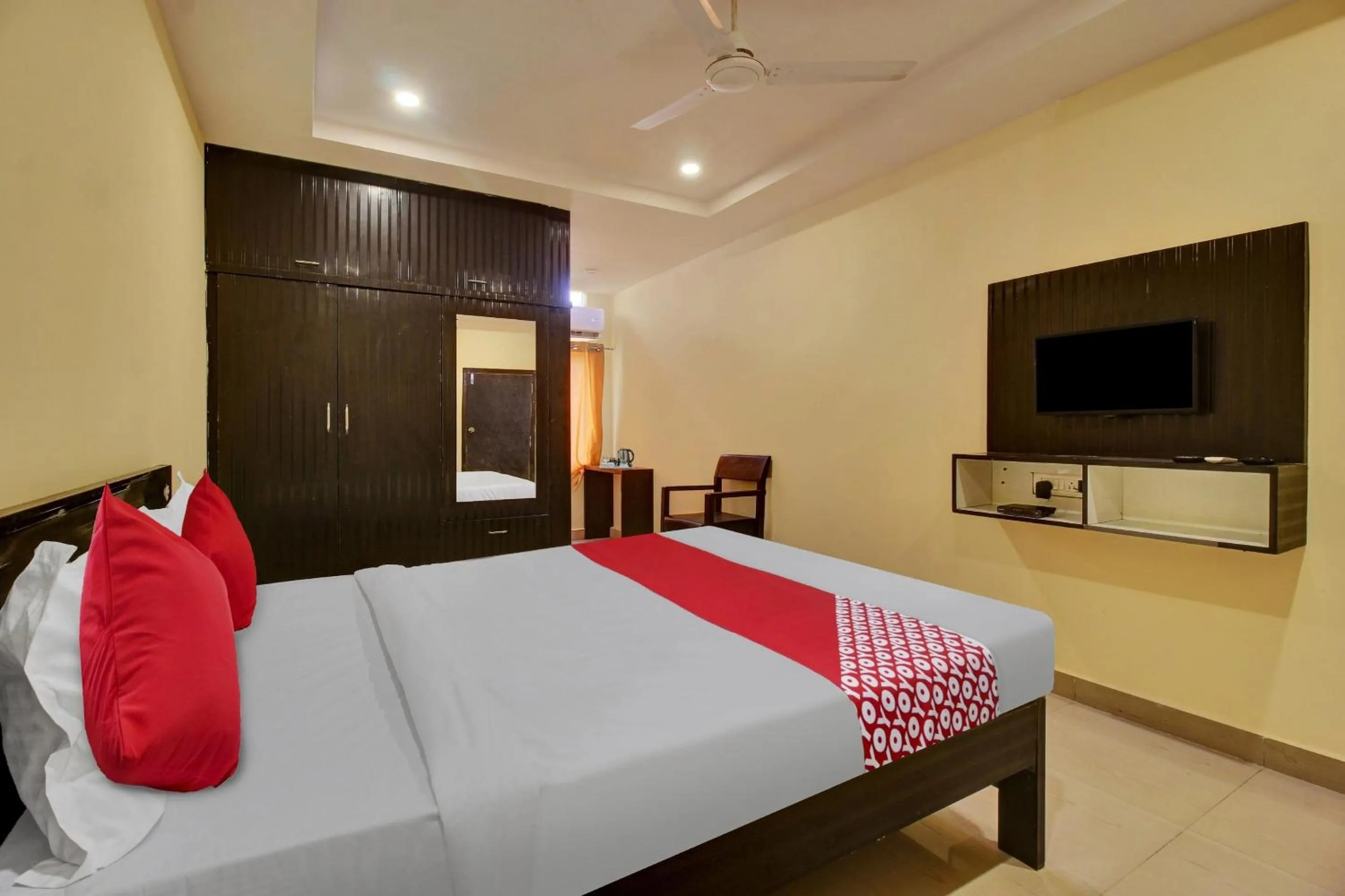 Bedroom, Bed in Hotel O Srinika Grand NEAR Shamshabad Airport