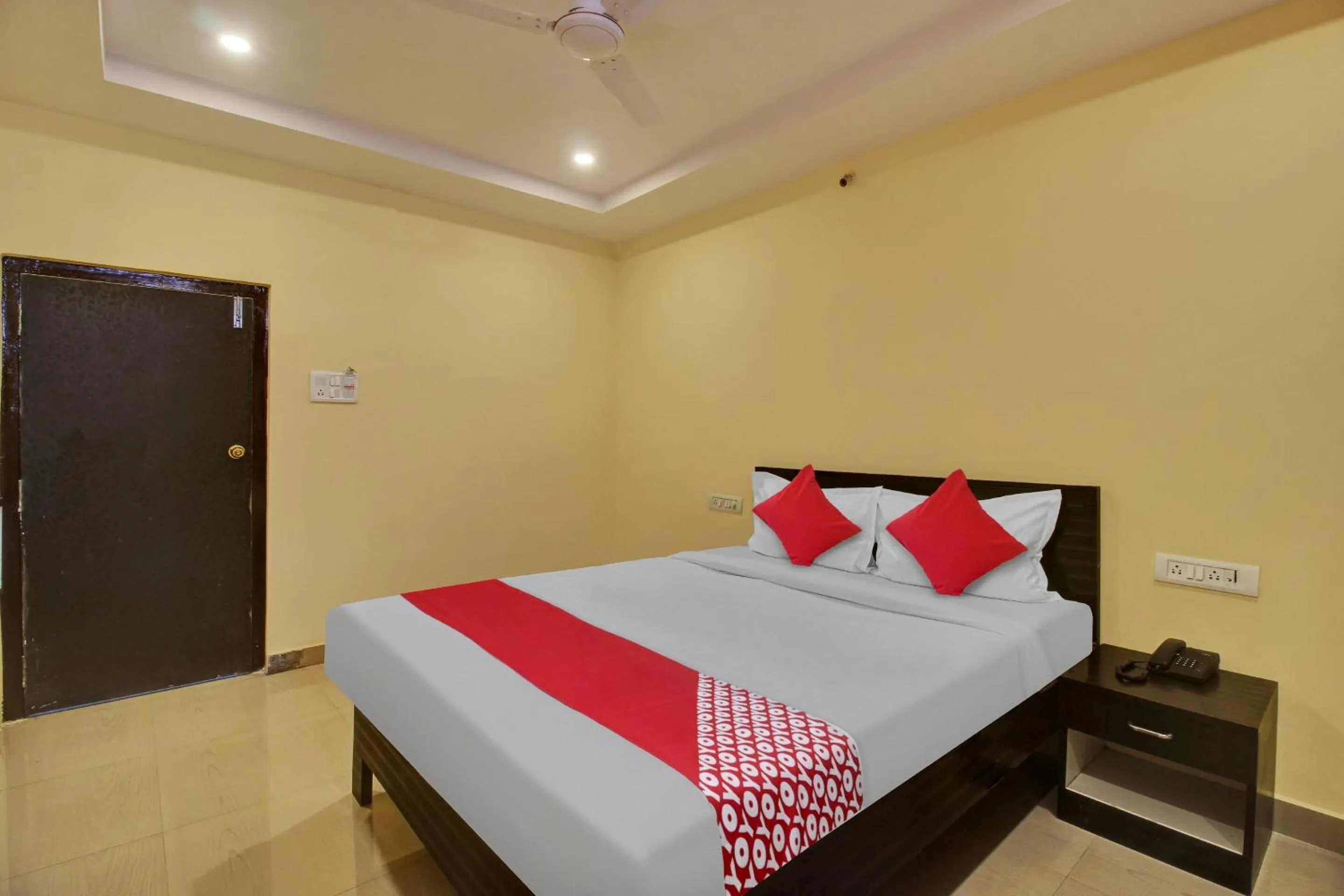 Bedroom, Bed in Hotel O Srinika Grand NEAR Shamshabad Airport