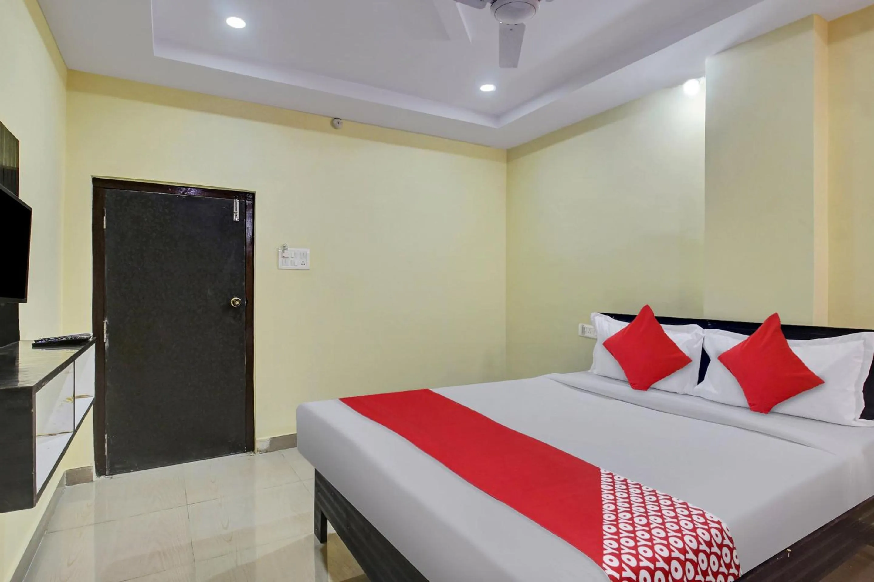 Bedroom, Bed in Hotel O Srinika Grand NEAR Shamshabad Airport