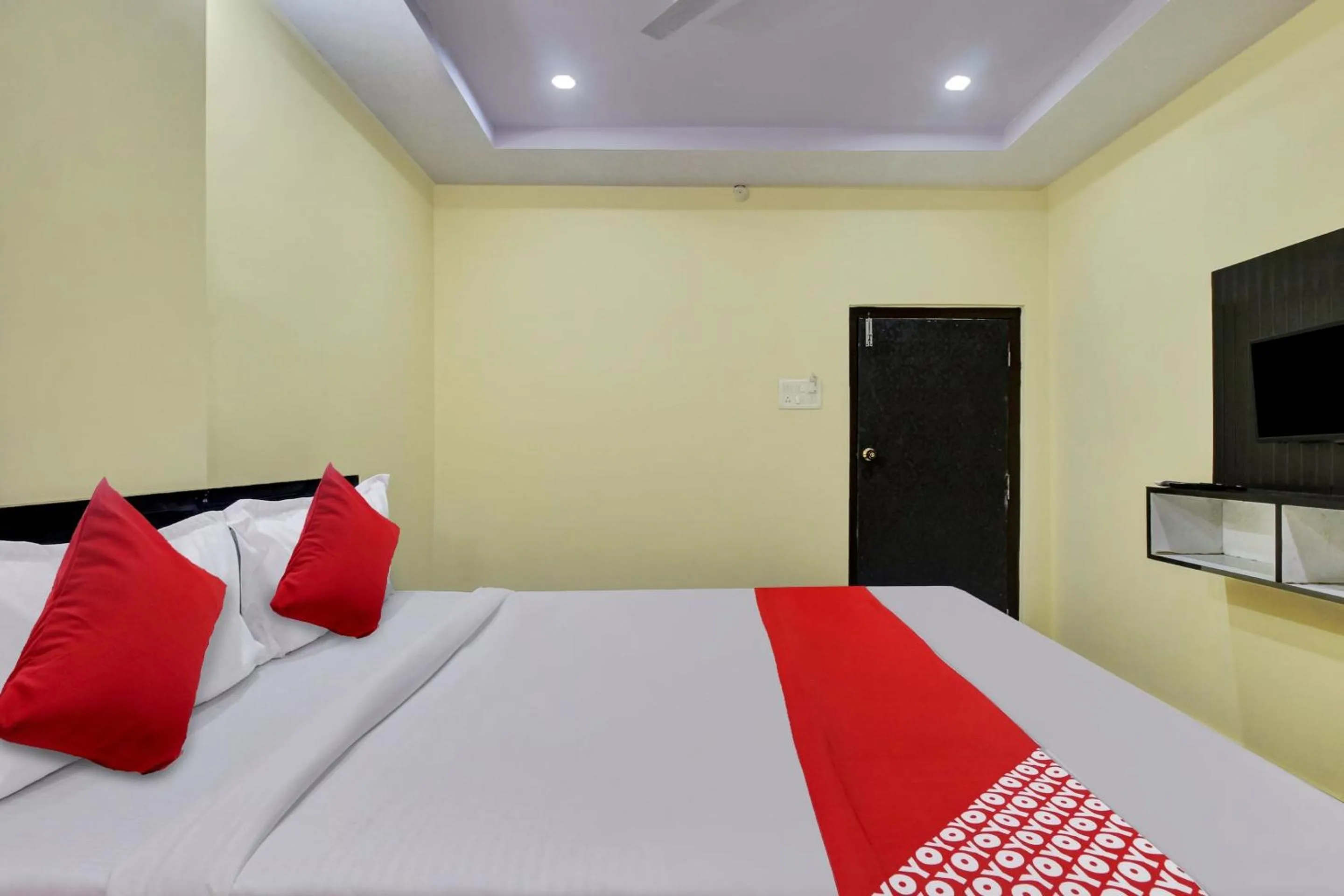Bedroom, Bed in Hotel O Srinika Grand NEAR Shamshabad Airport