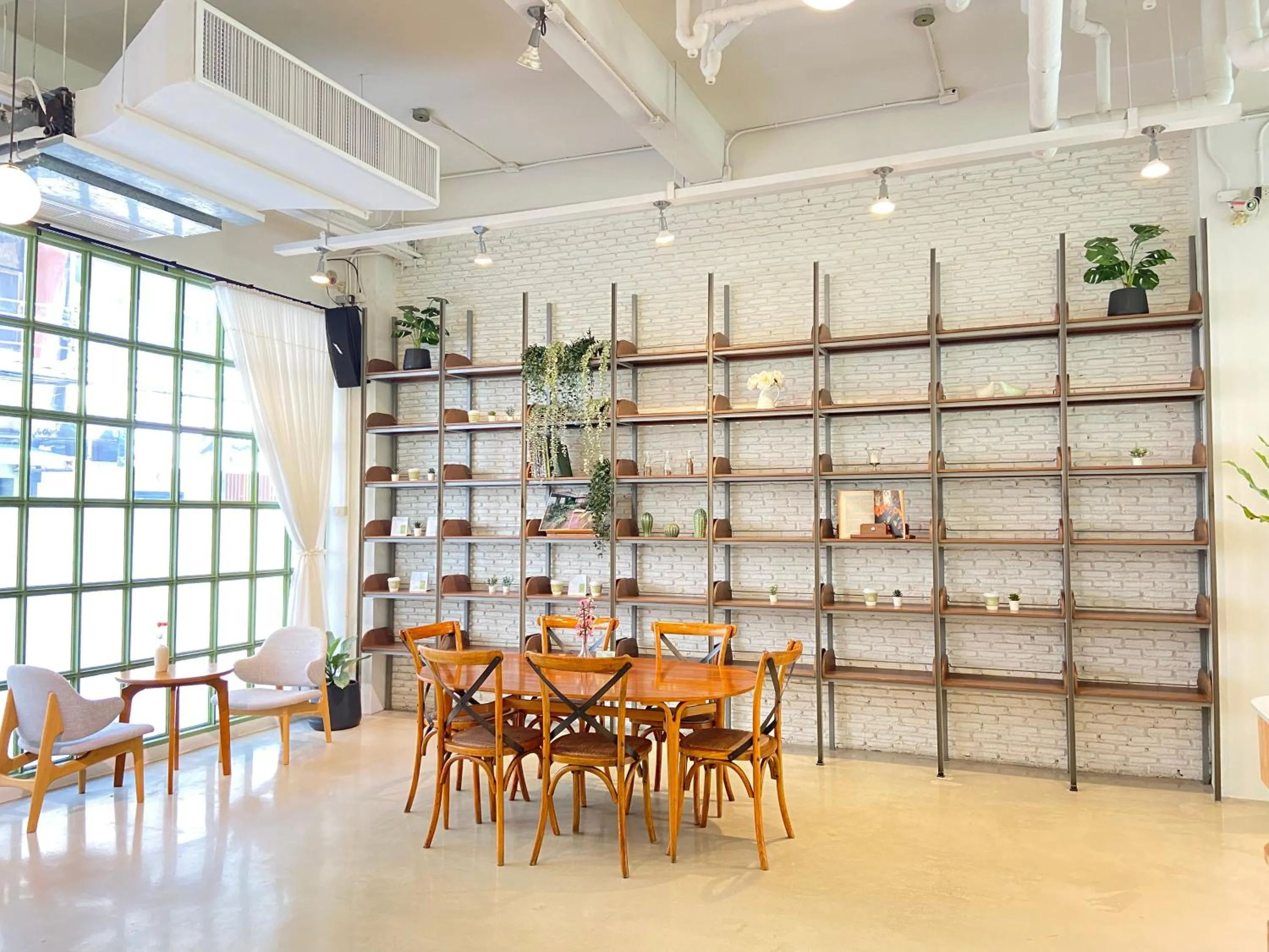 Restaurant/places to eat in Beat Hotel Bangkok