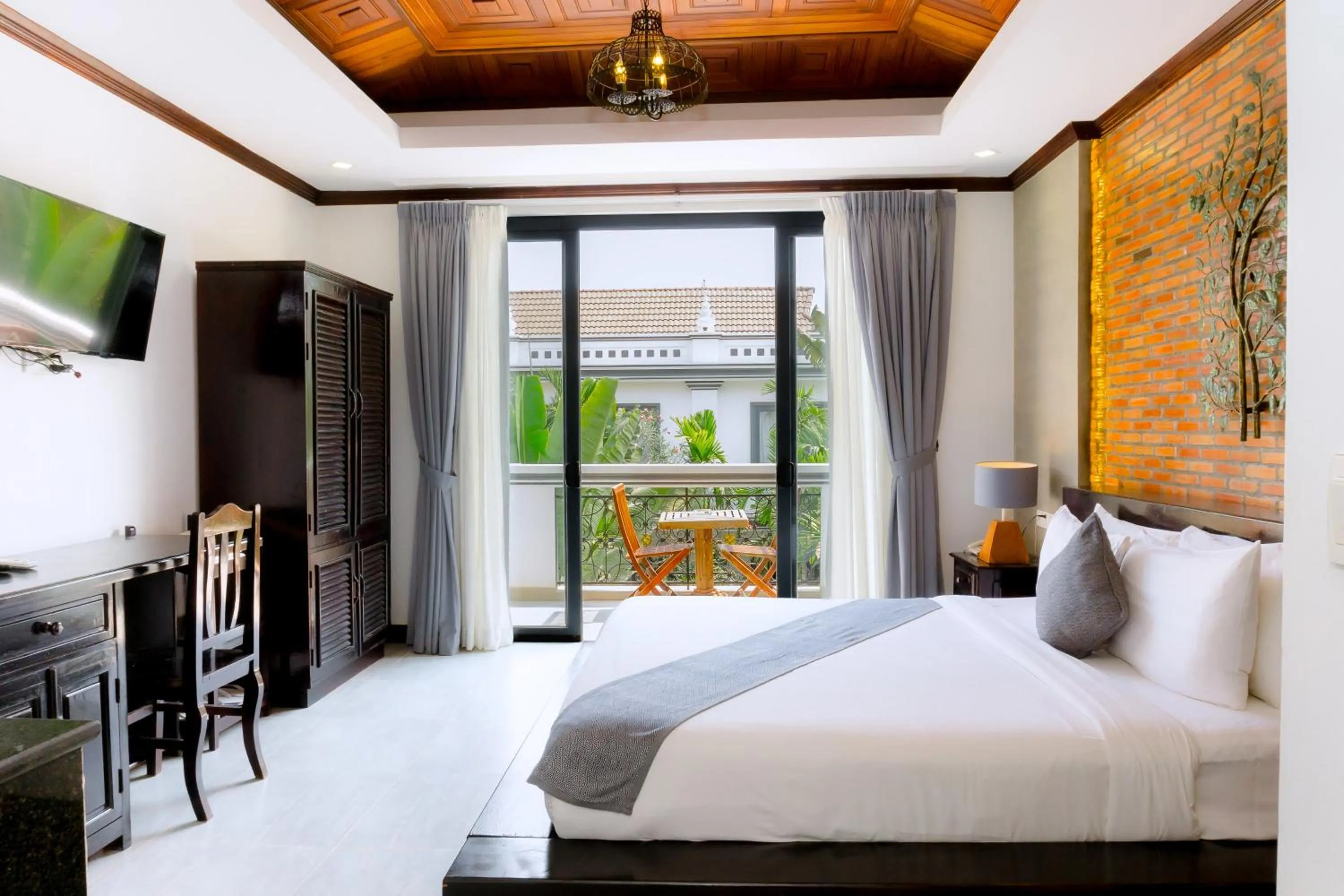 Photo of the whole room, Bed in Angkor Tempora Boutique
