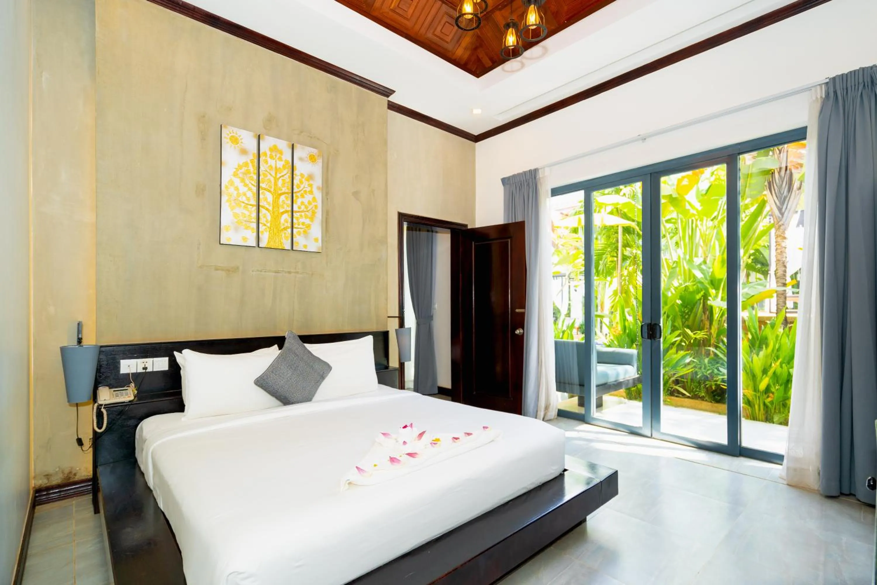 Photo of the whole room, Bed in Angkor Tempora Boutique