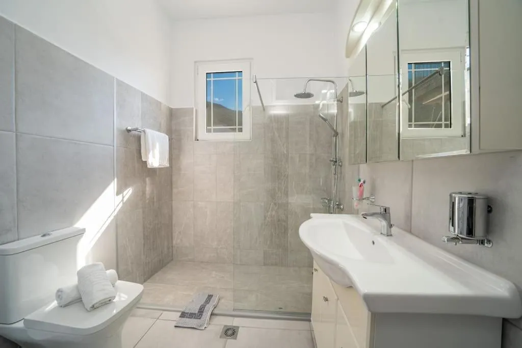 Shower in Vasilakis Apartment