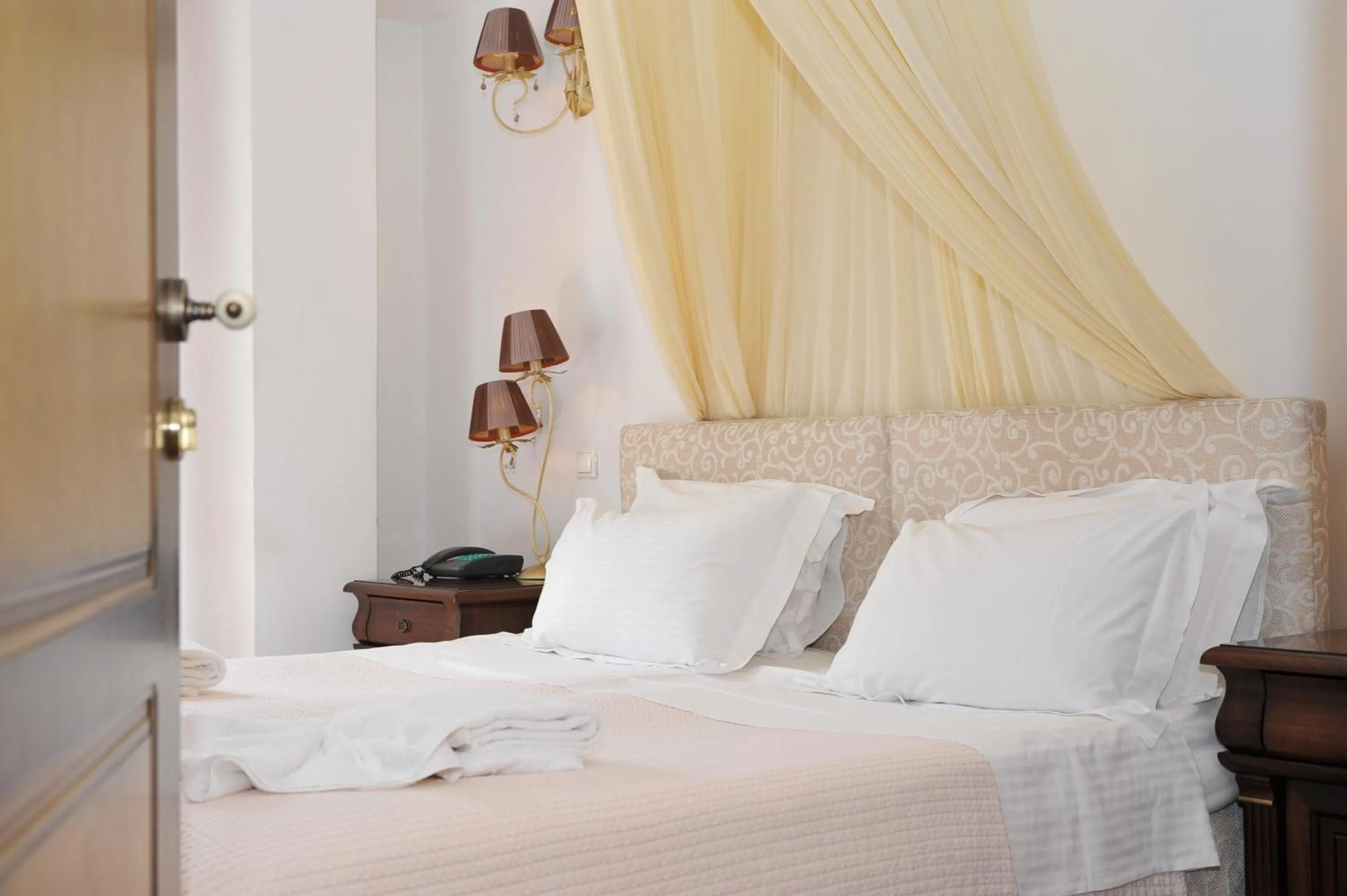 Photo of the whole room, Bed in Acropolis Museum Boutique Hotel