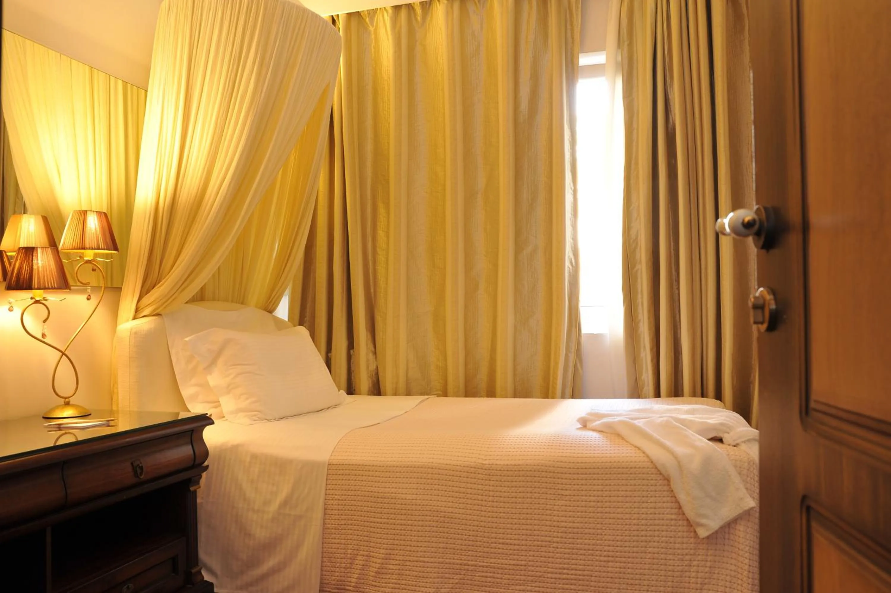 Photo of the whole room, Bed in Acropolis Museum Boutique Hotel