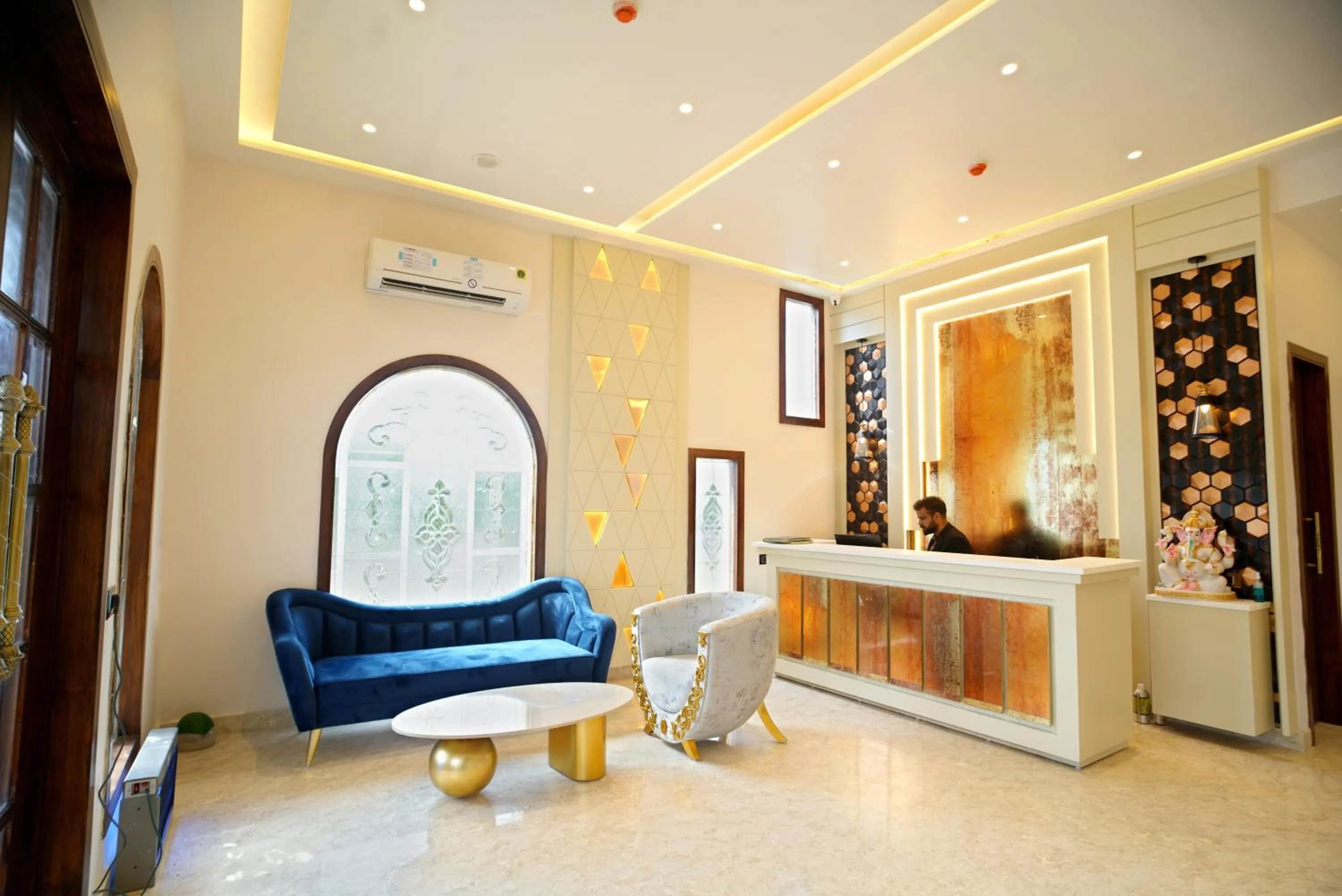 Lobby or reception in 5 States Resort