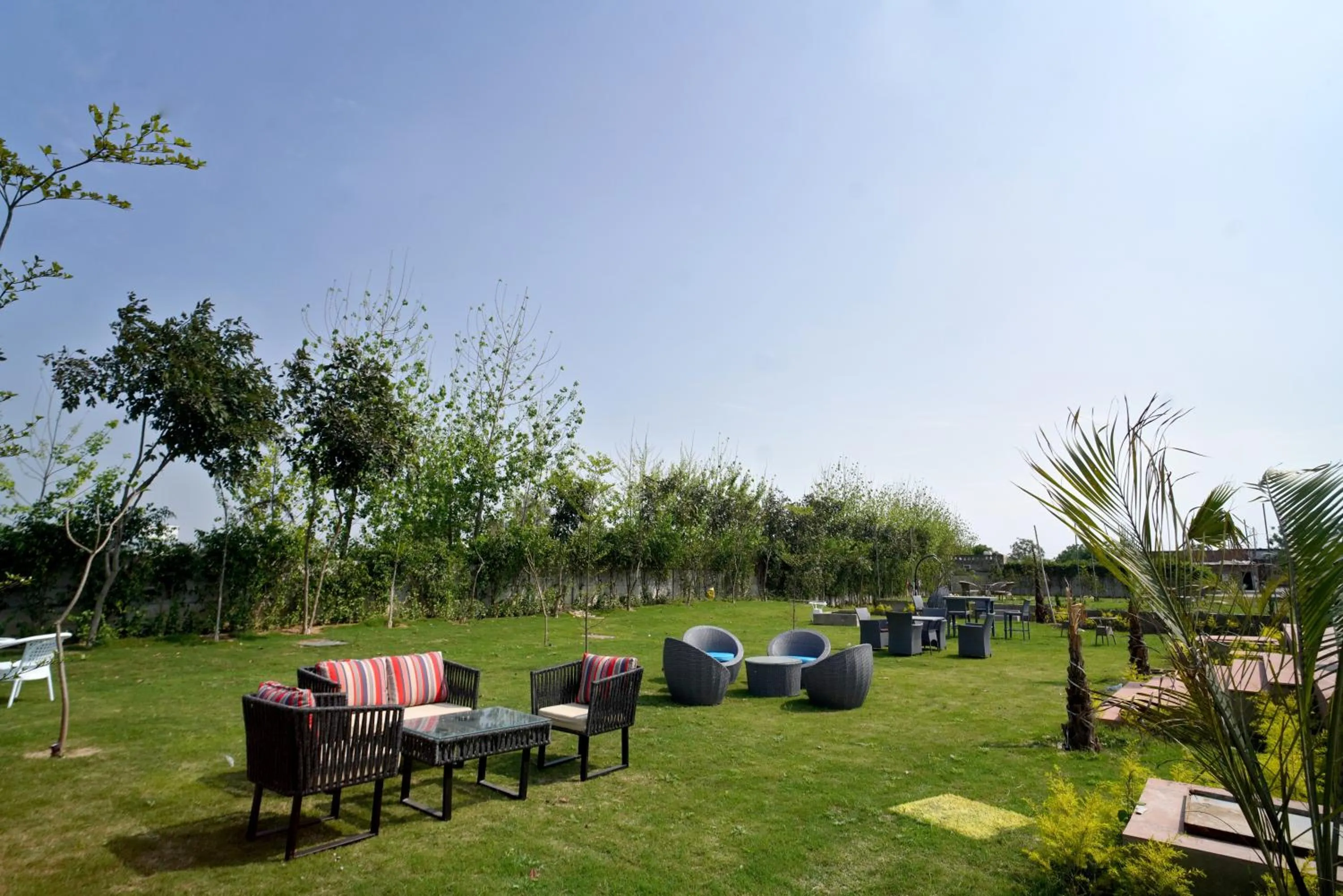 Restaurant/places to eat in 5 States Resort