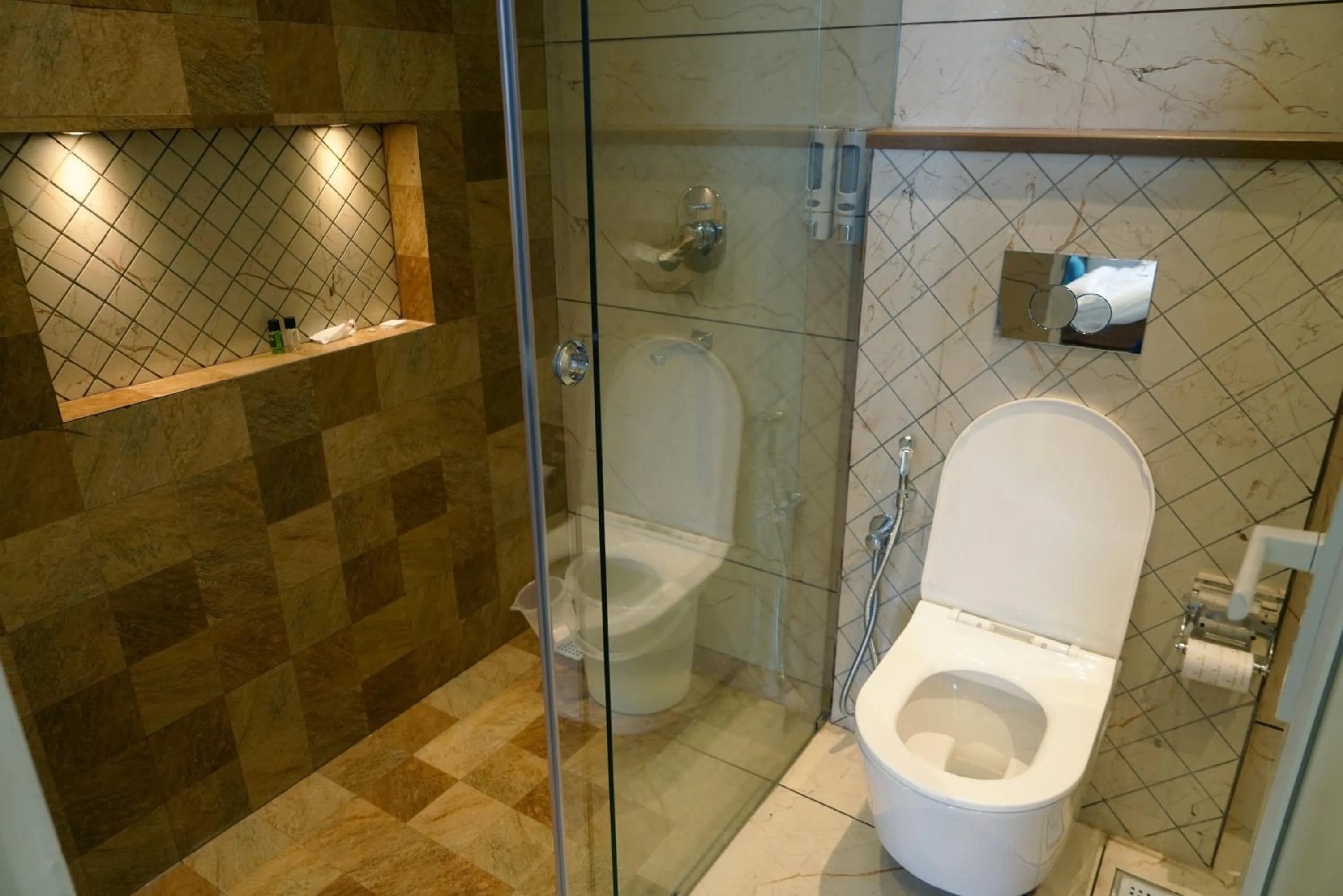 Toilet in 5 States Resort