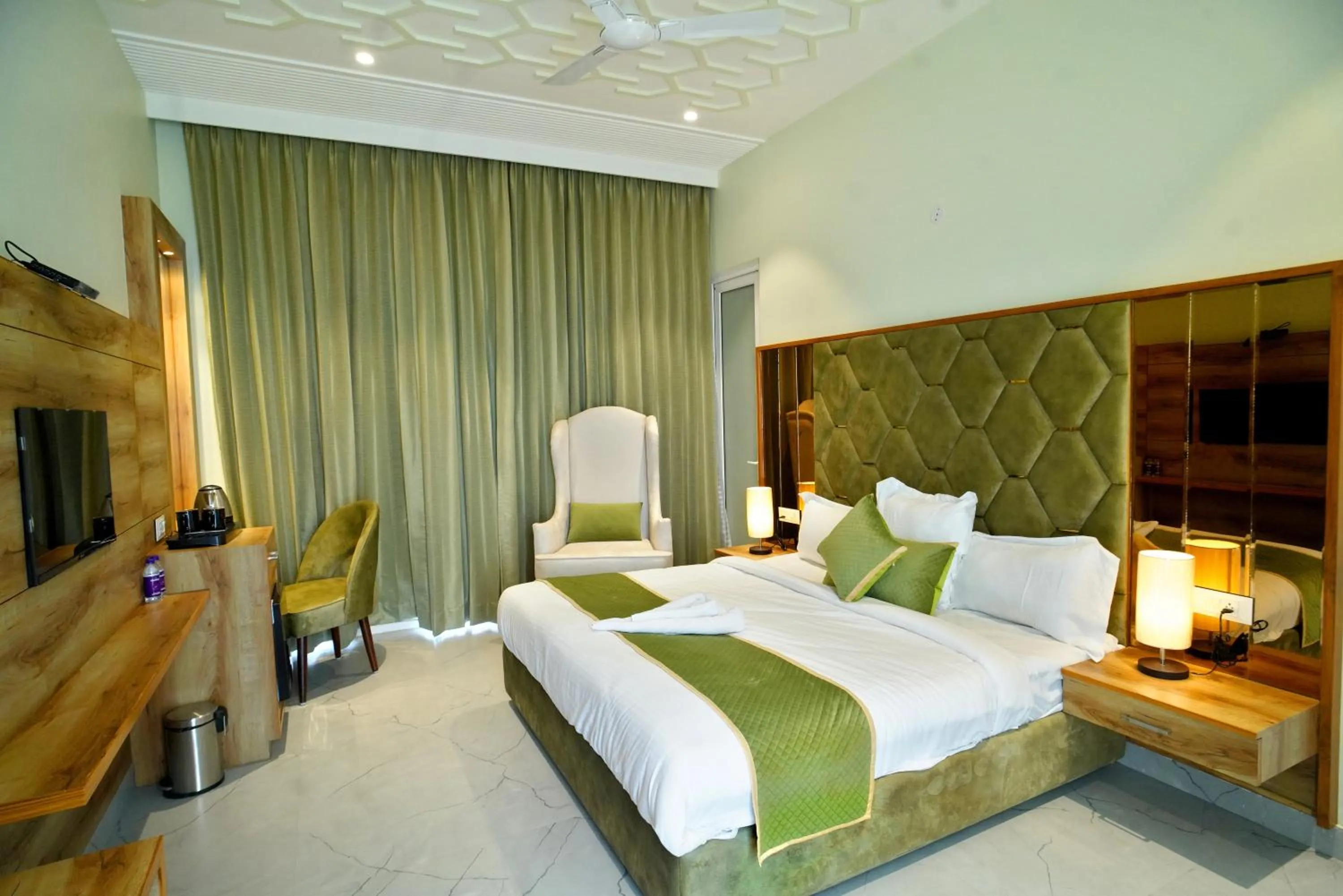 Breakfast, Bed in 5 States Resort